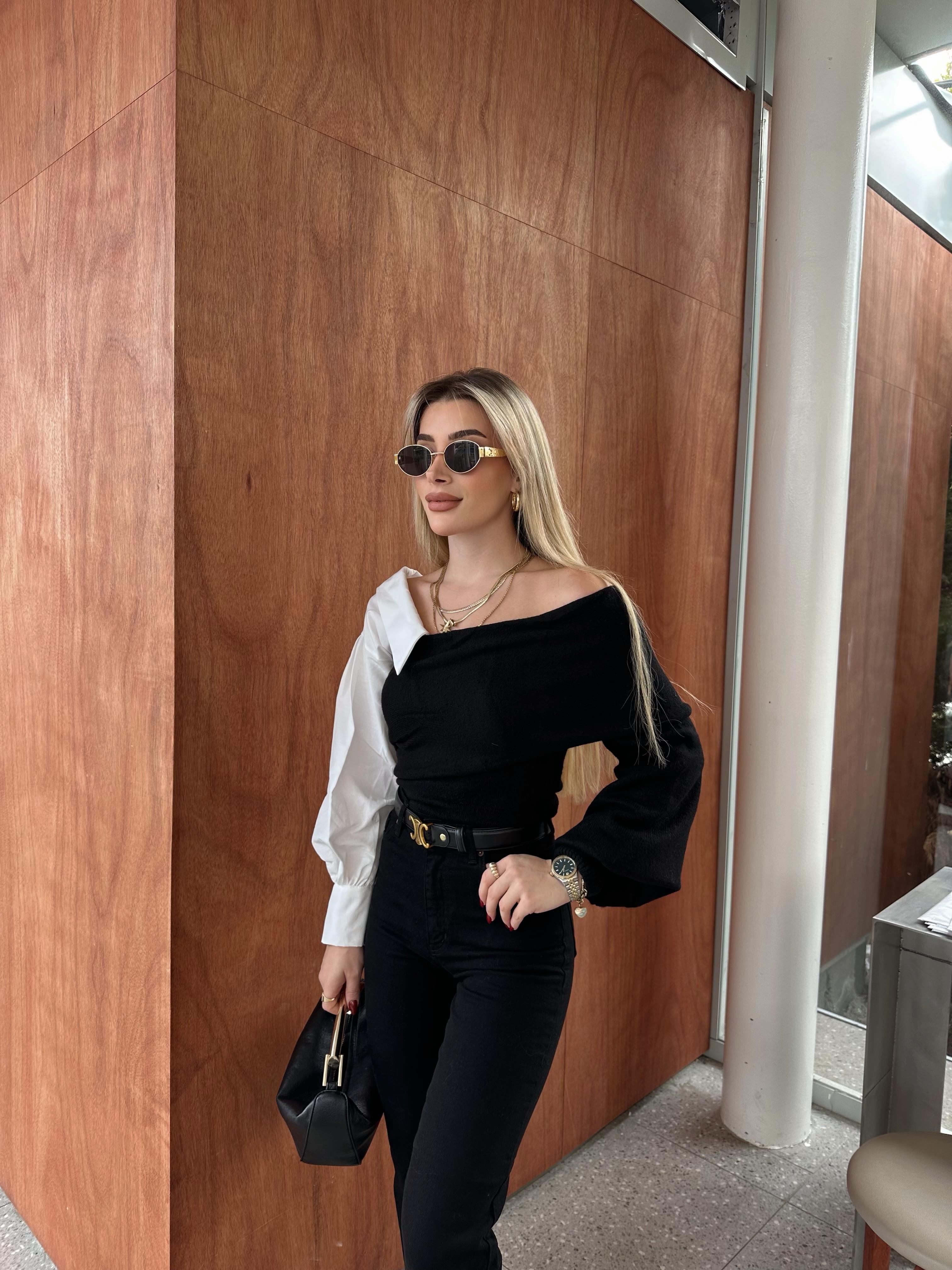 Marka Model Yaka Detaylı Triko Siyah Bluz