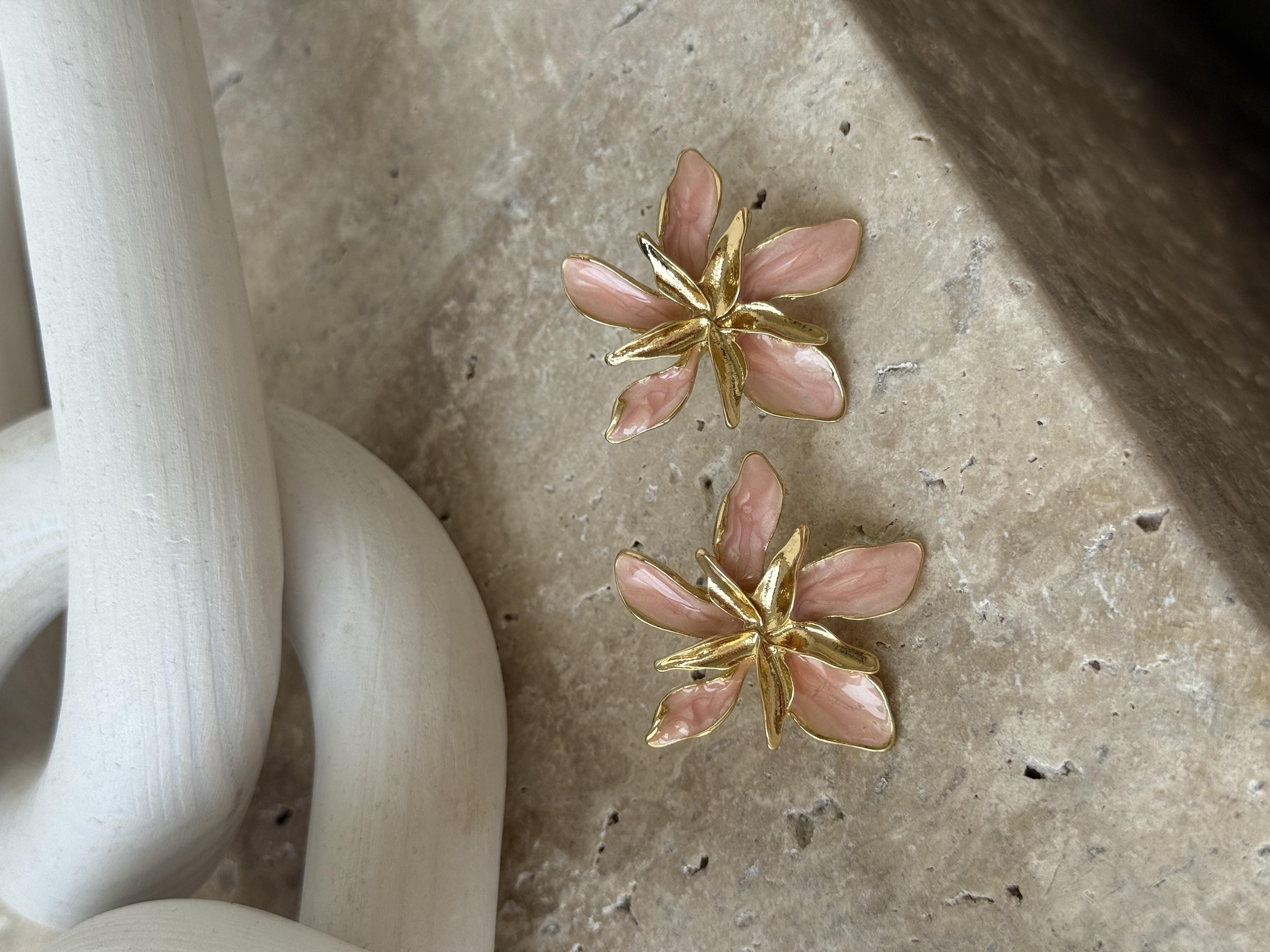 Pembe Mineli Mini Çiçek Küpe 