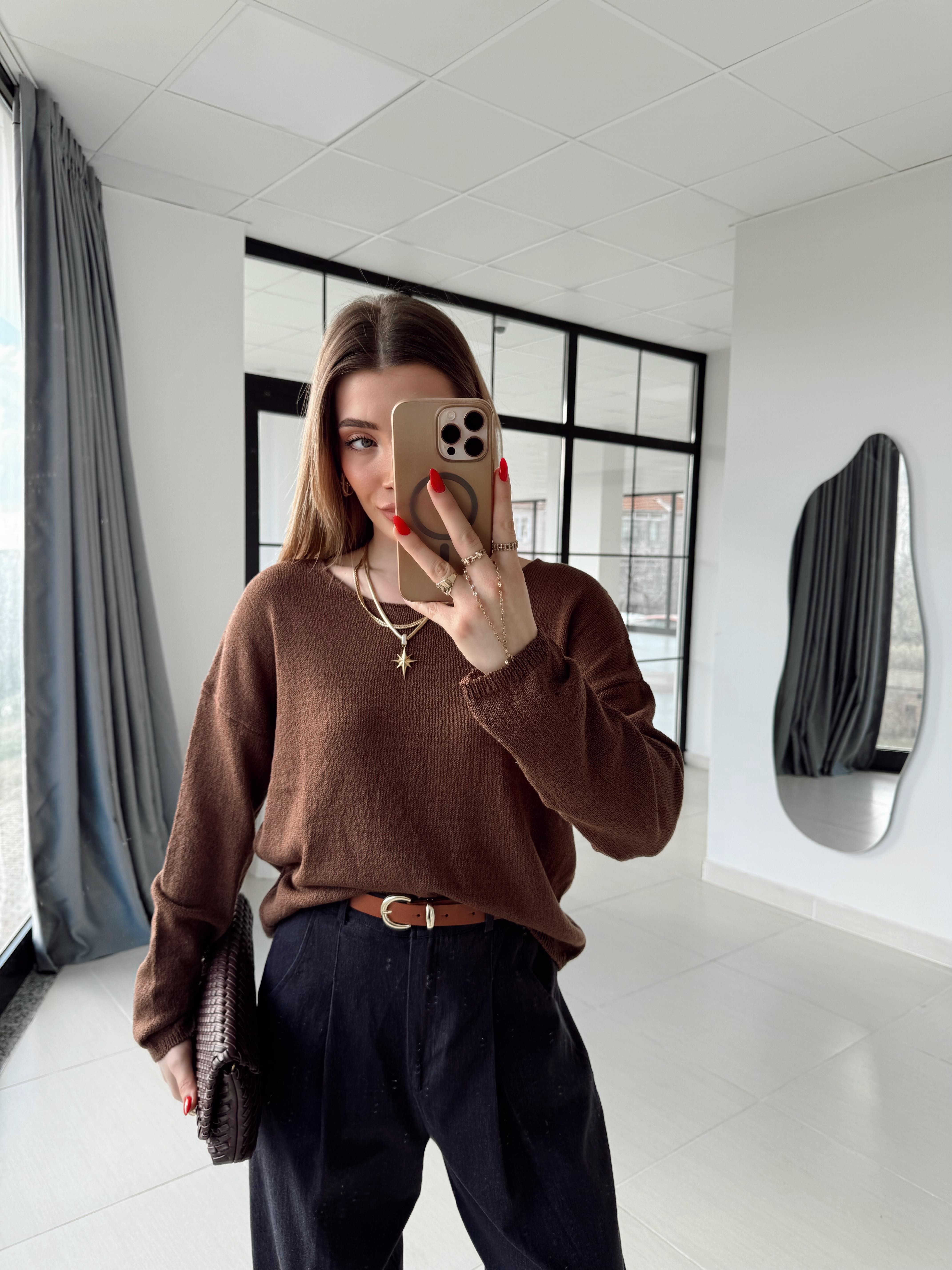QS Kahve Rengi Havuz Yakalı Oversize Triko-251006 