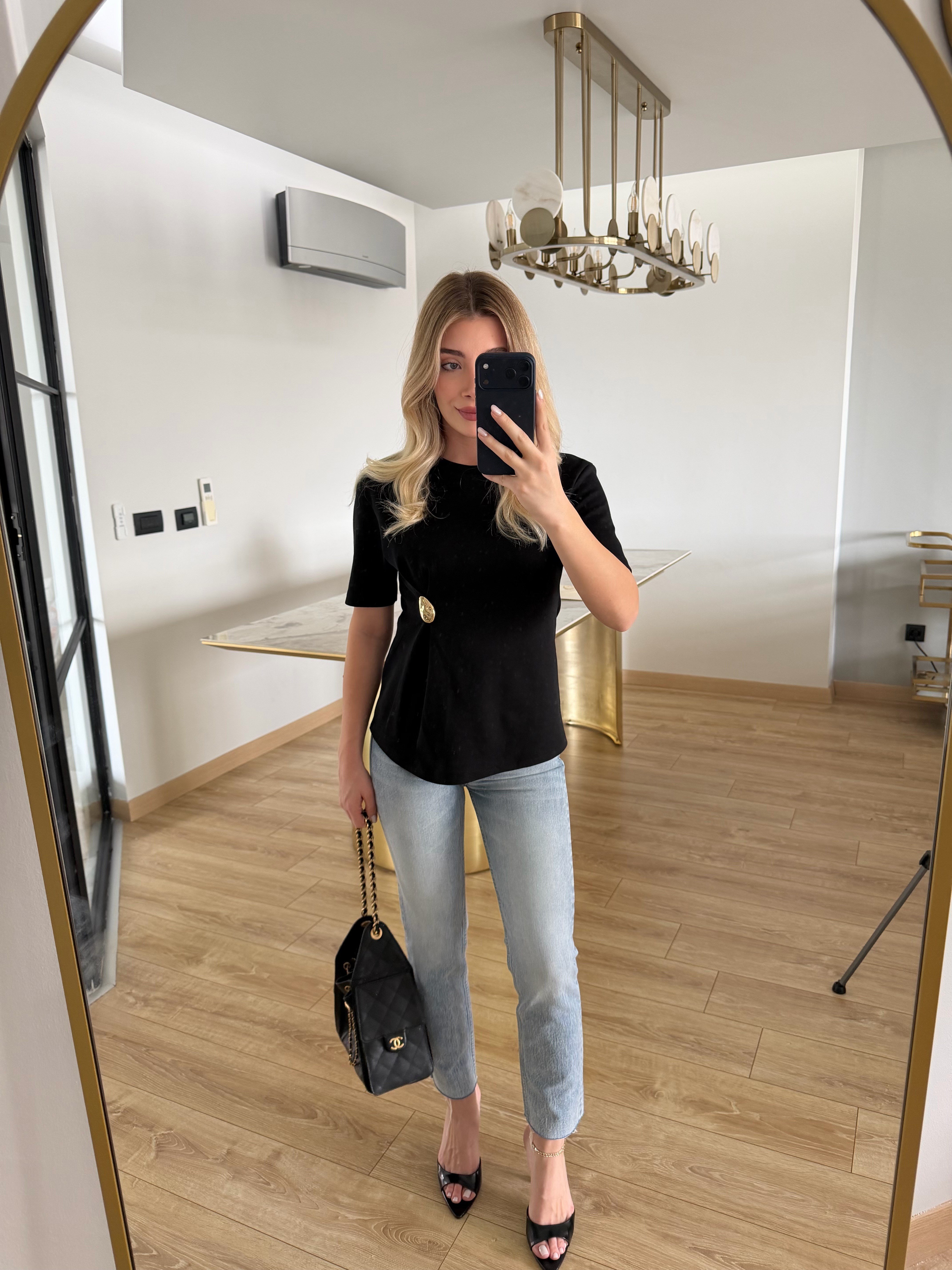 Siyah Aksesuarlı Tişört-1067