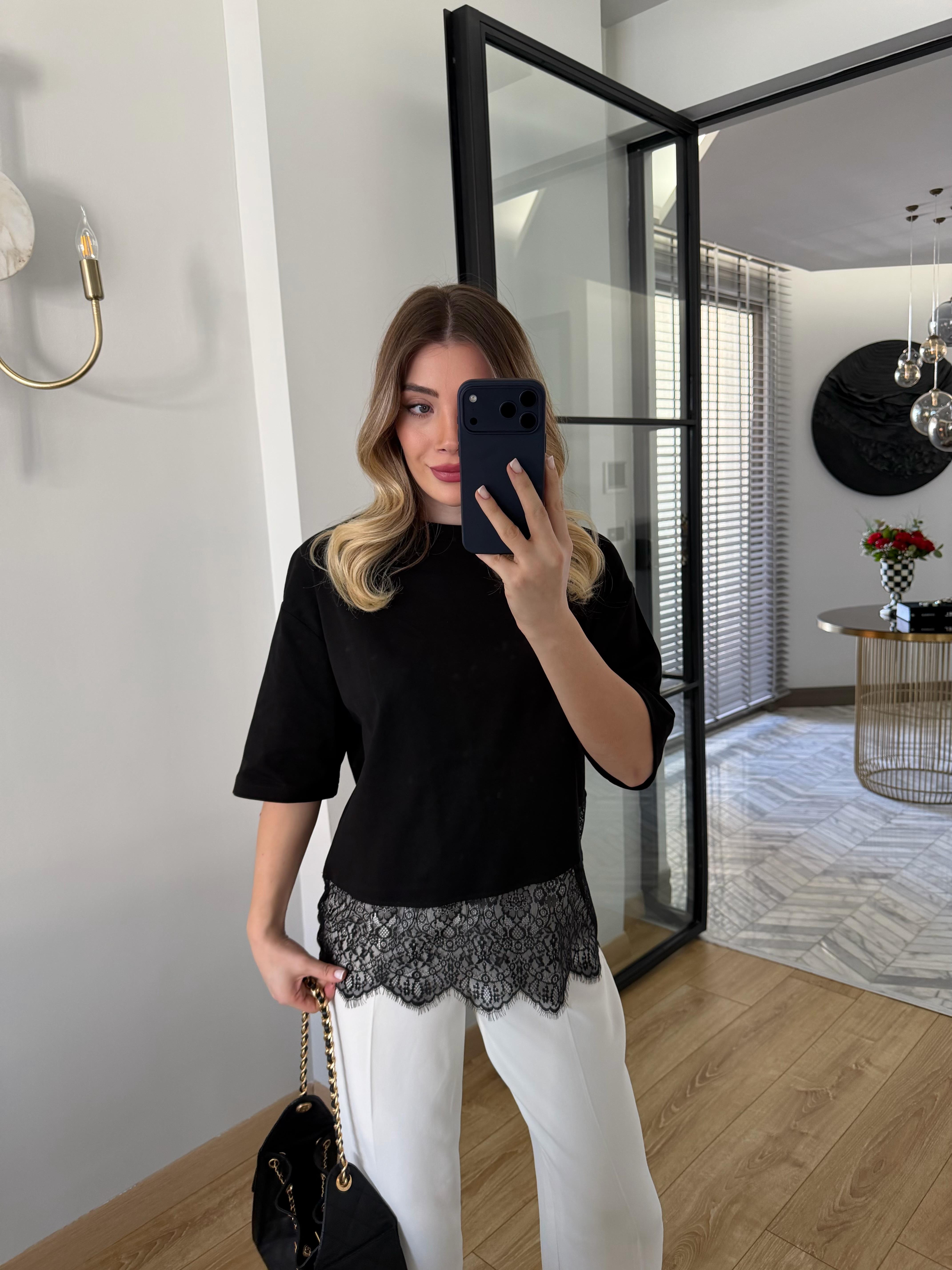 Siyah Altı Dantelli Kısa Kollu Bluz