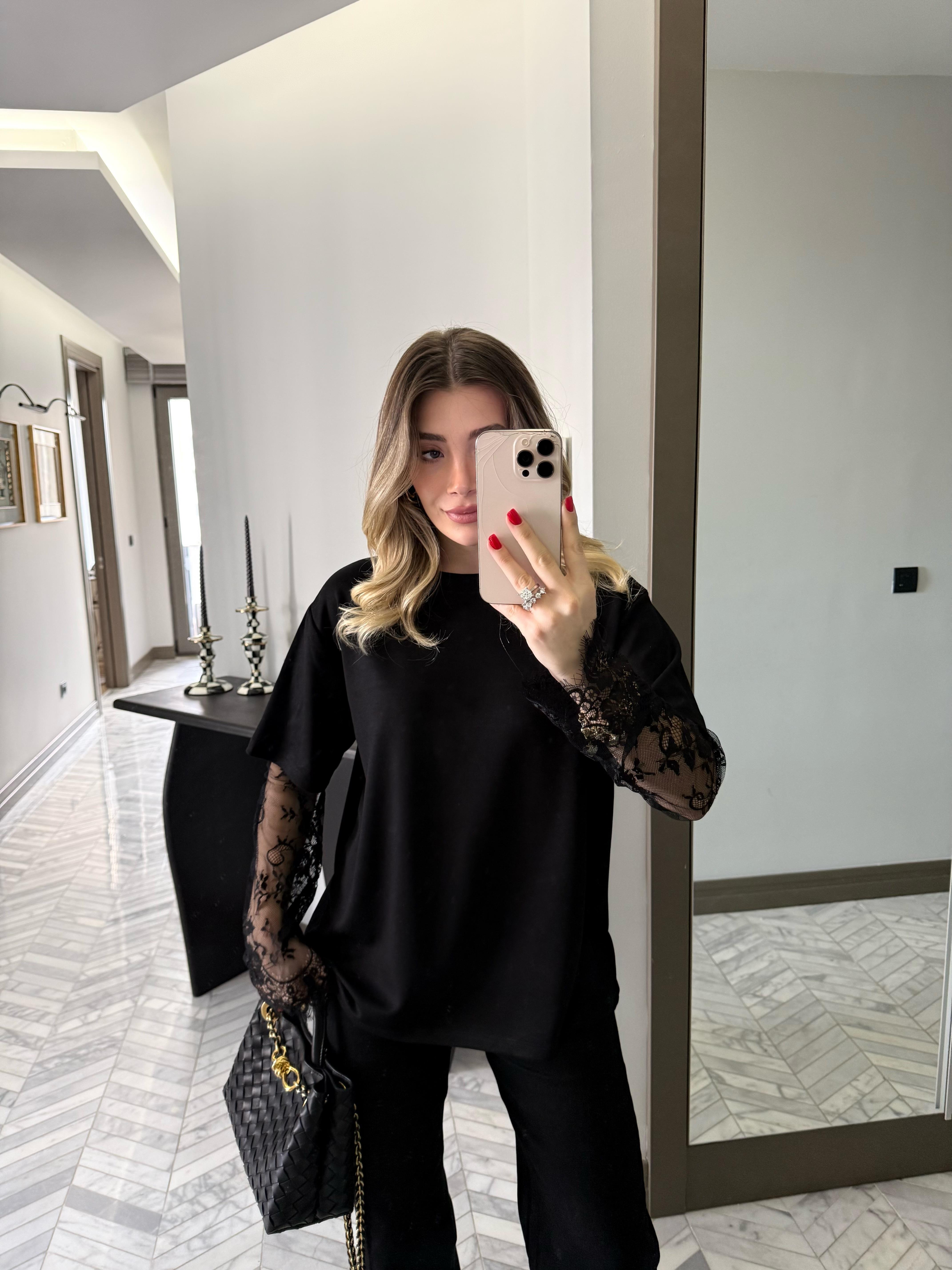 Siyah Bisiklet Yaka Dantelli Bluz 1049