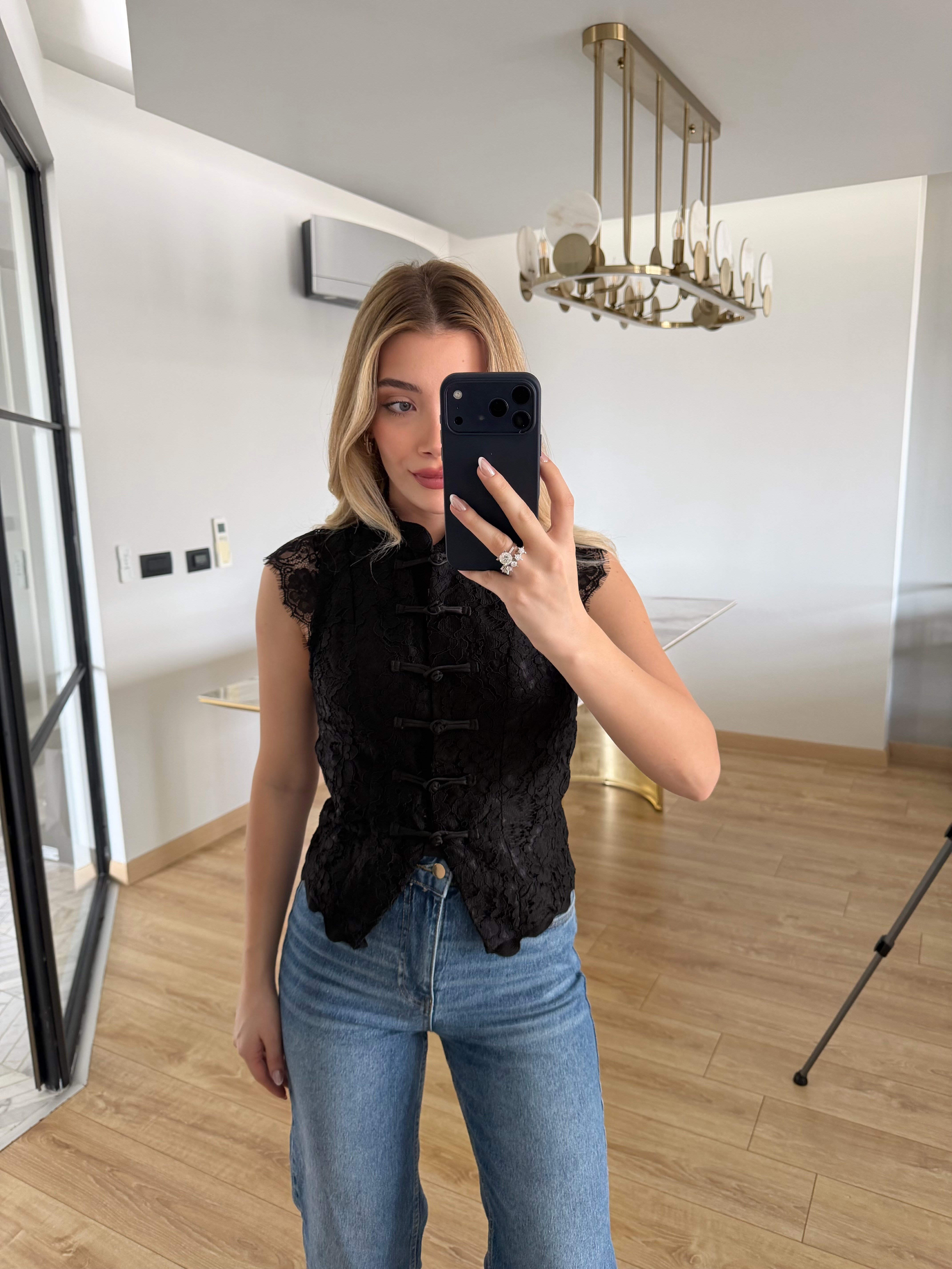 Siyah Dantelli Oturtmalı Bluz-37199