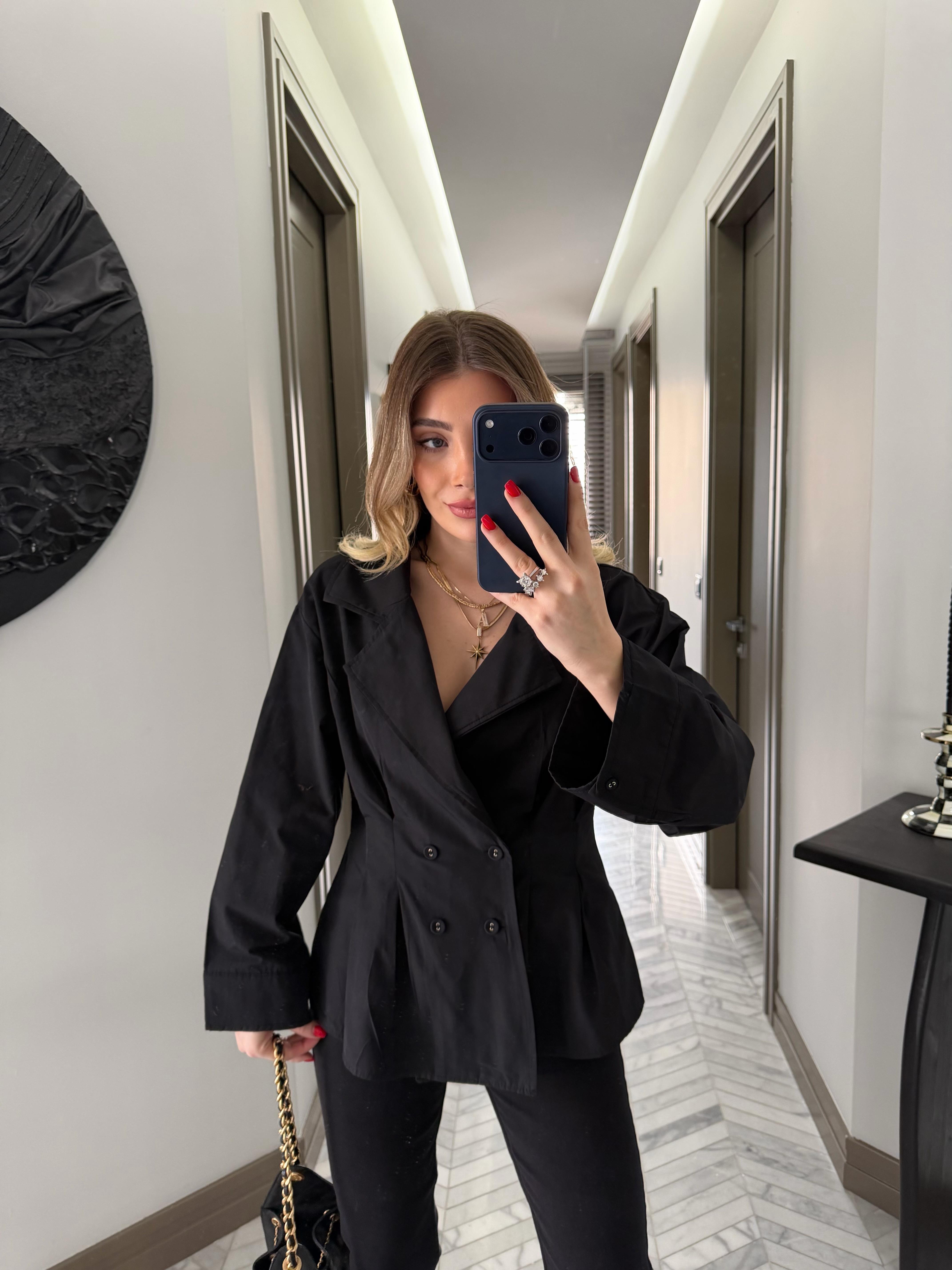 Siyah Dört Düğmeli Gömlek-3242