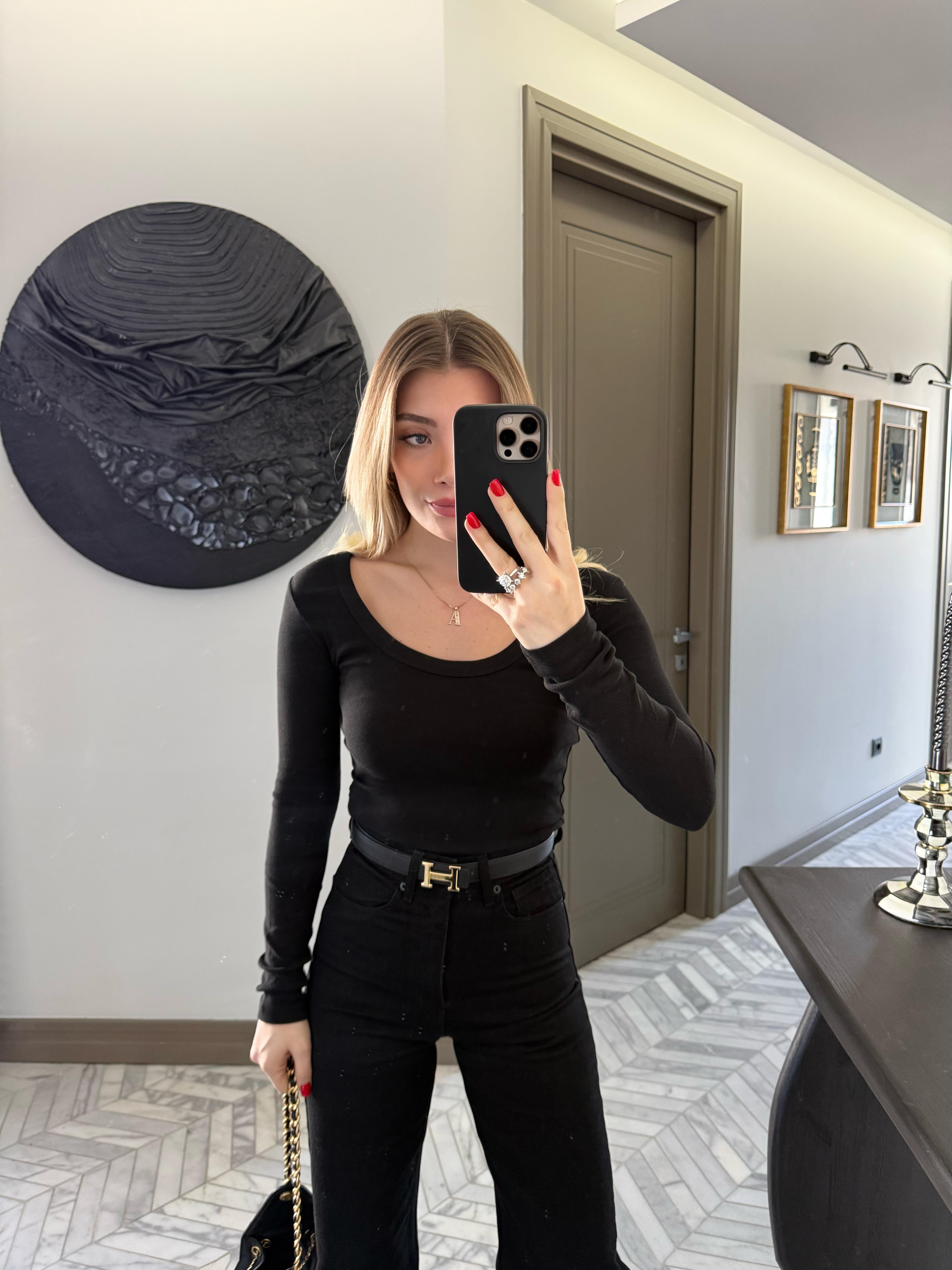 Siyah Havuz Yaka Fitilli Triko Body