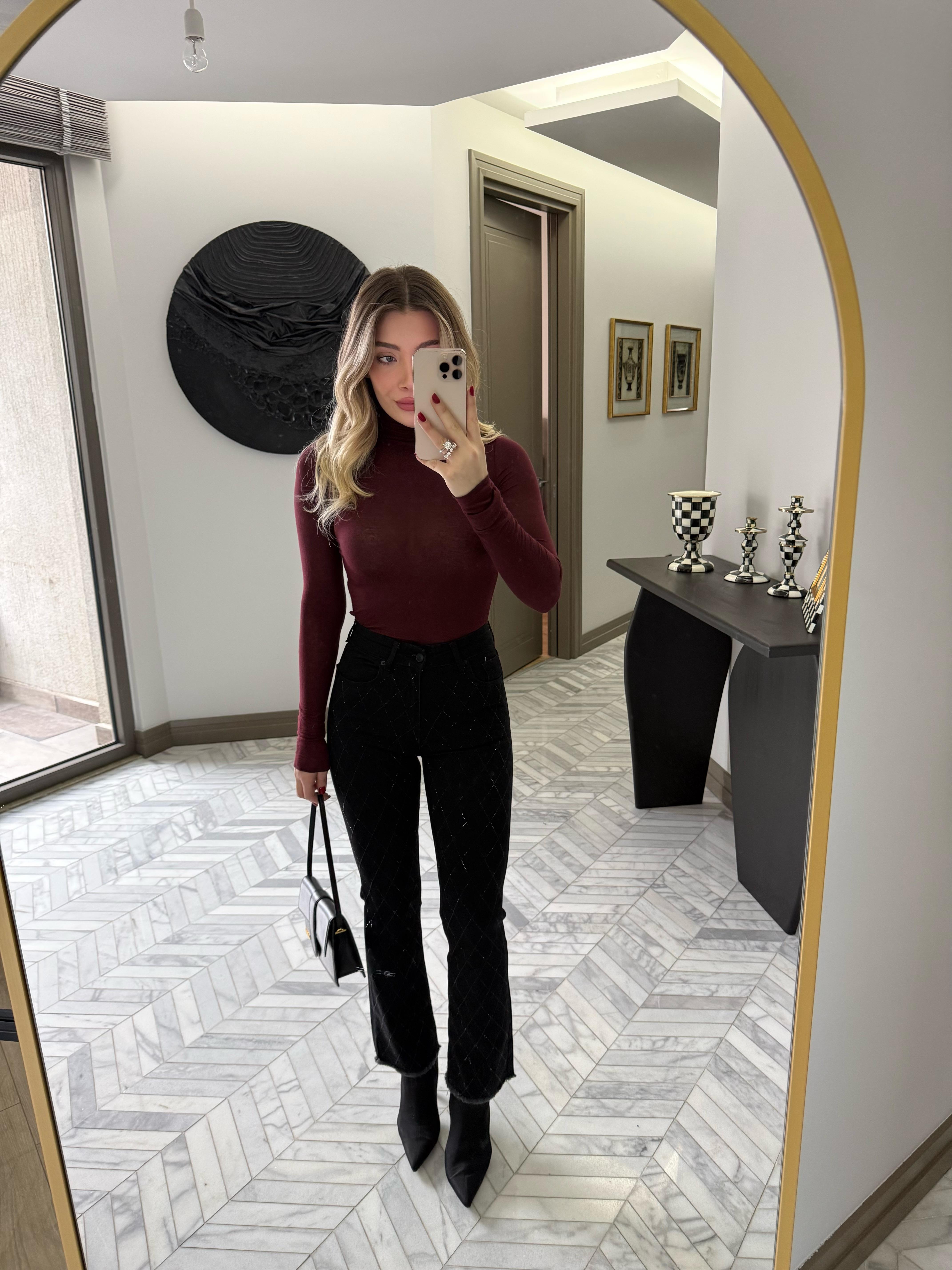 Siyah Mini Flare Baklava Desen Taşlı Jean 