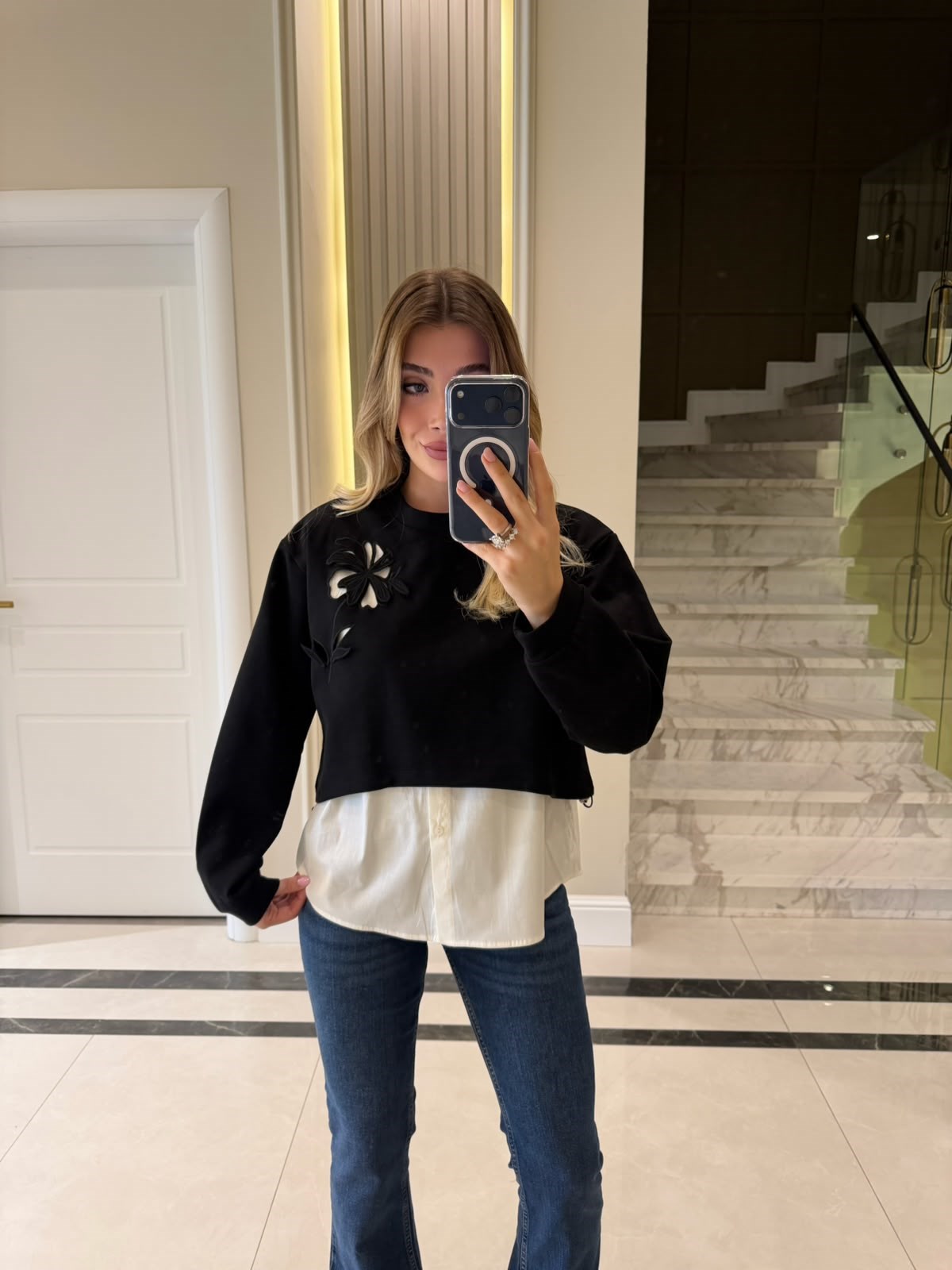 Siyah Nakışlı Gömlek Detaylı Sweatshirt