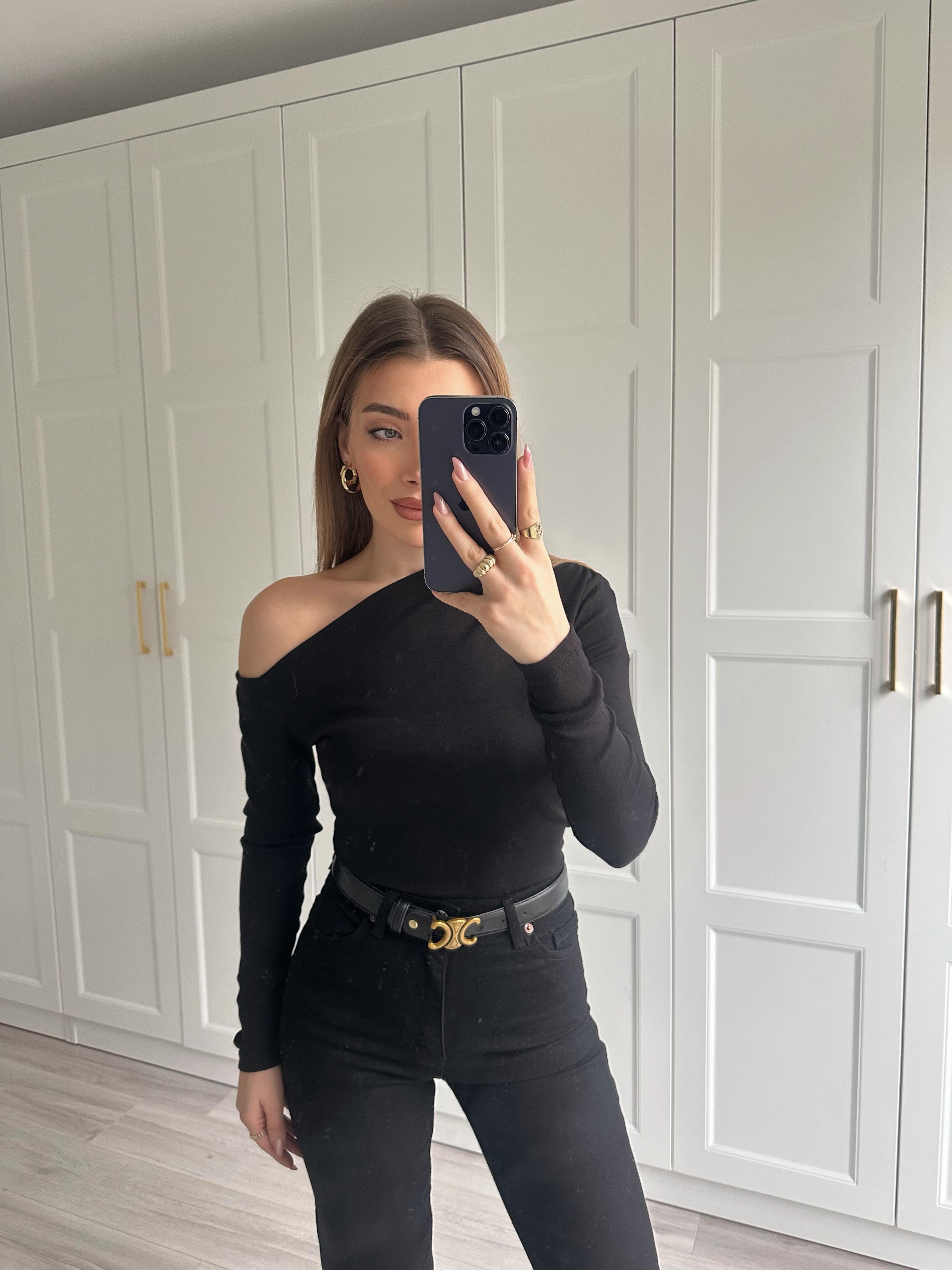 Siyah Omuz Detaylı Tasarım Bluz Krl