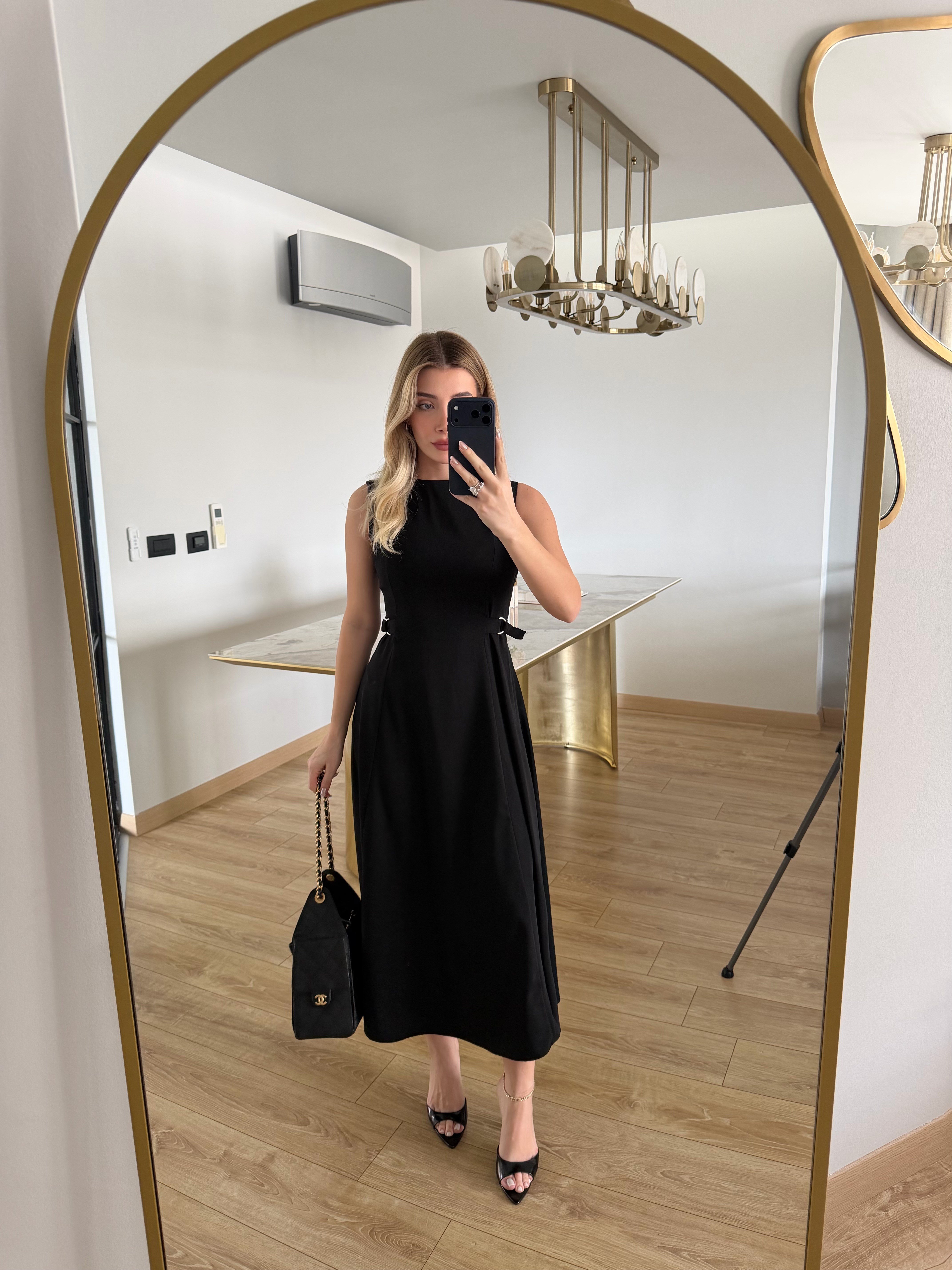 Siyah Parçalı Kemer Detaylı Elbise