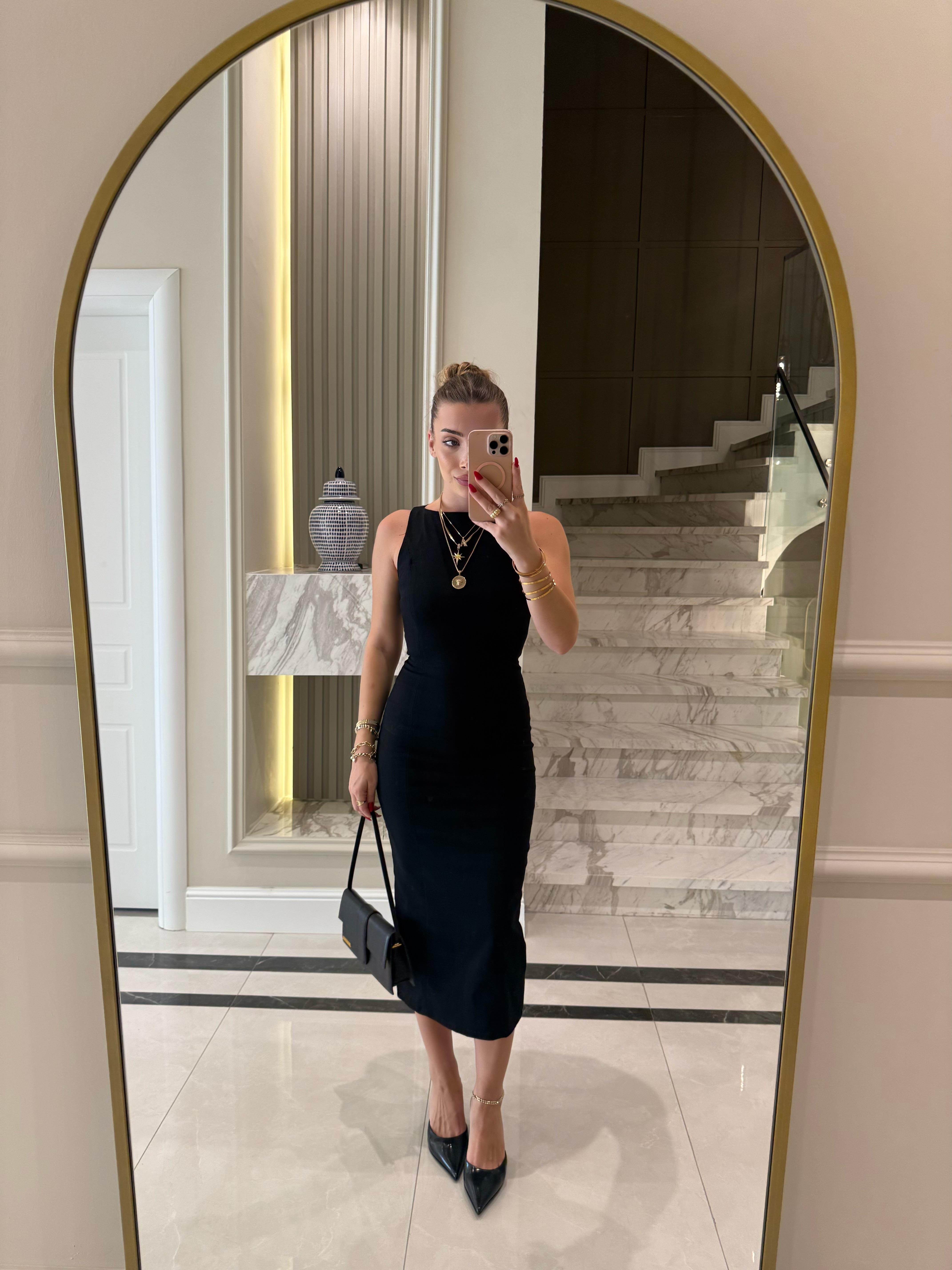 Siyah Vücuda Oturan Midi Elbise