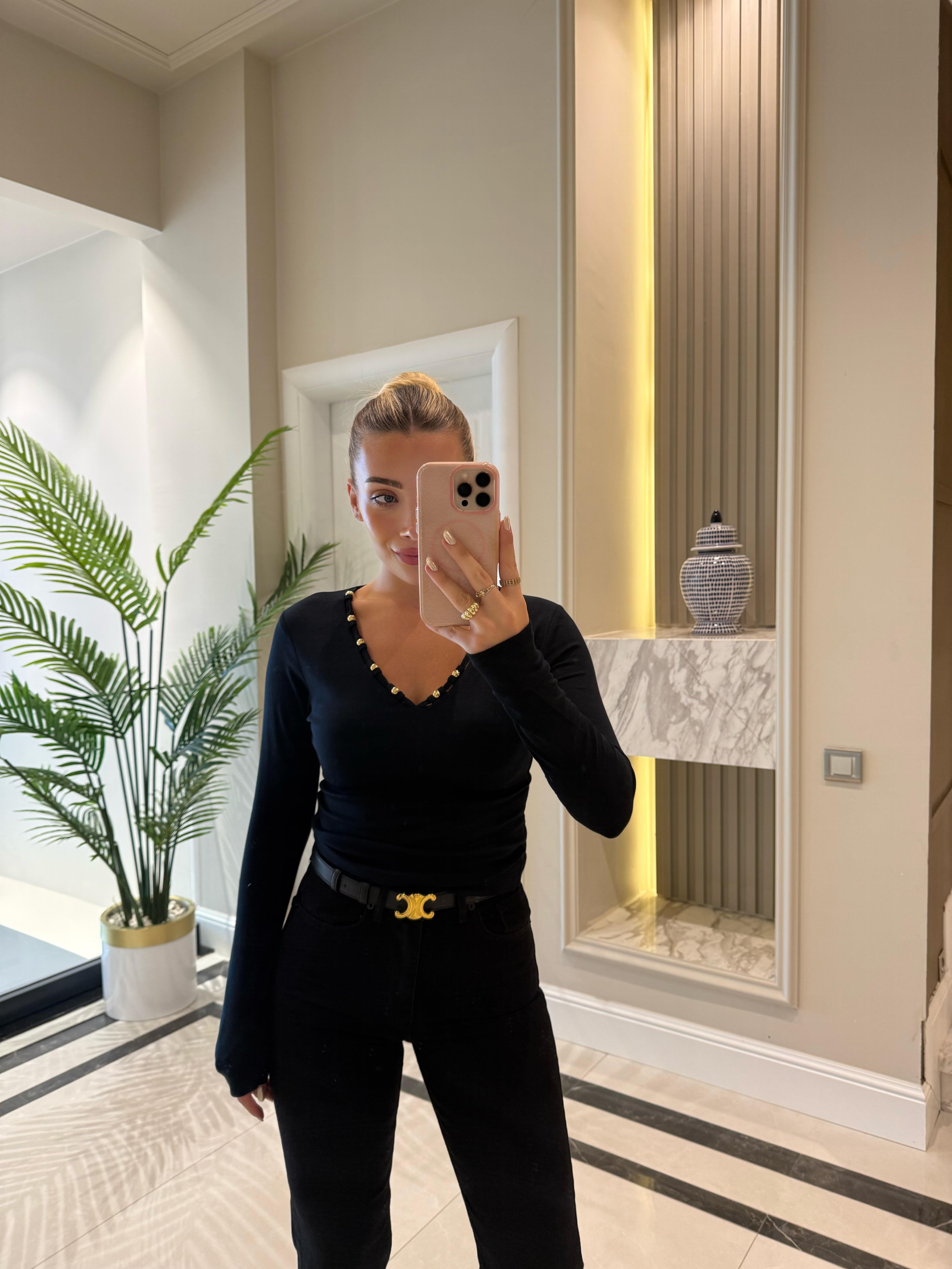 Siyah Yakadan Boncuklu Bluz-1047