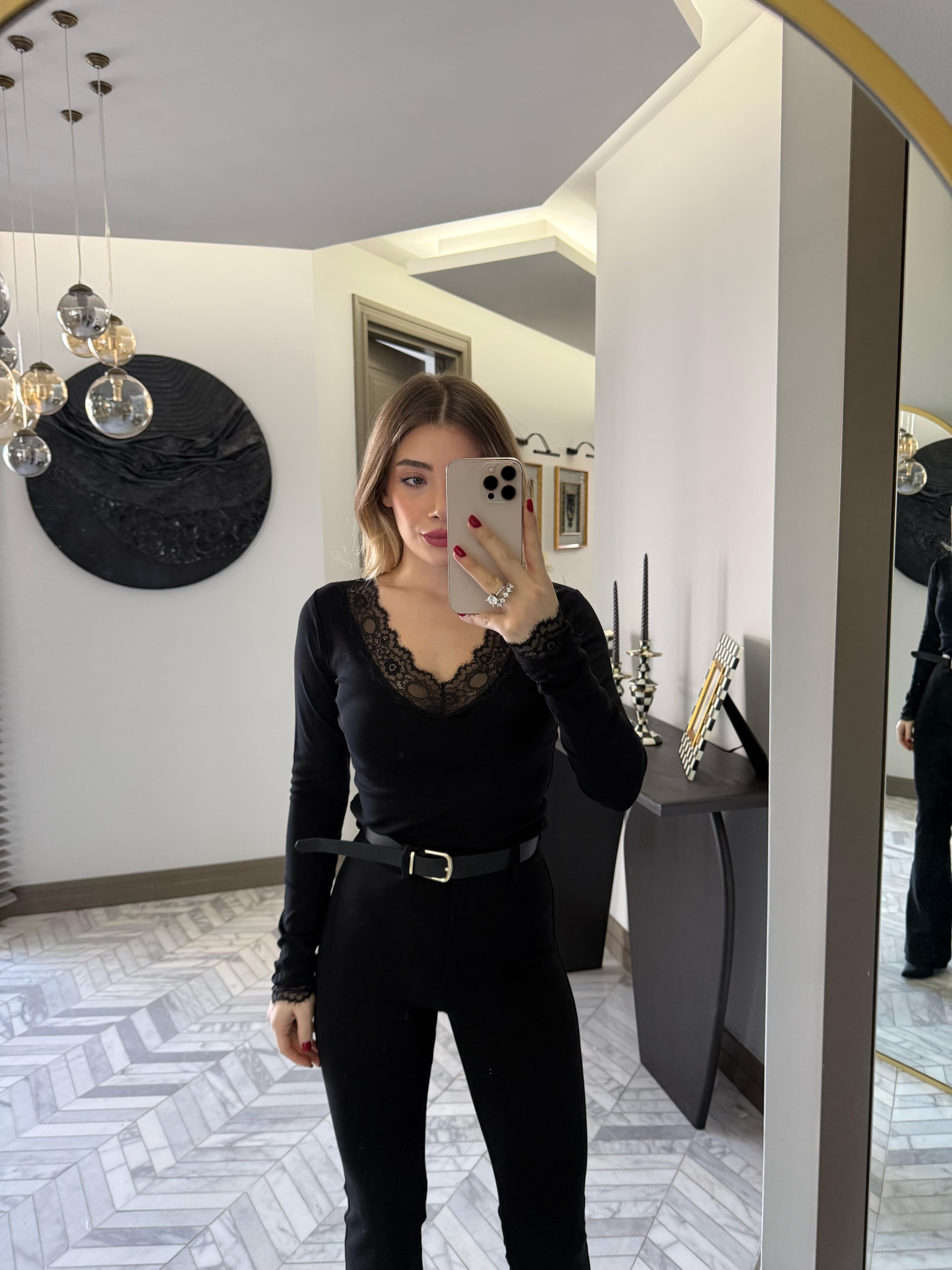 Siyah Yakadan Dantelli Bluz-1089