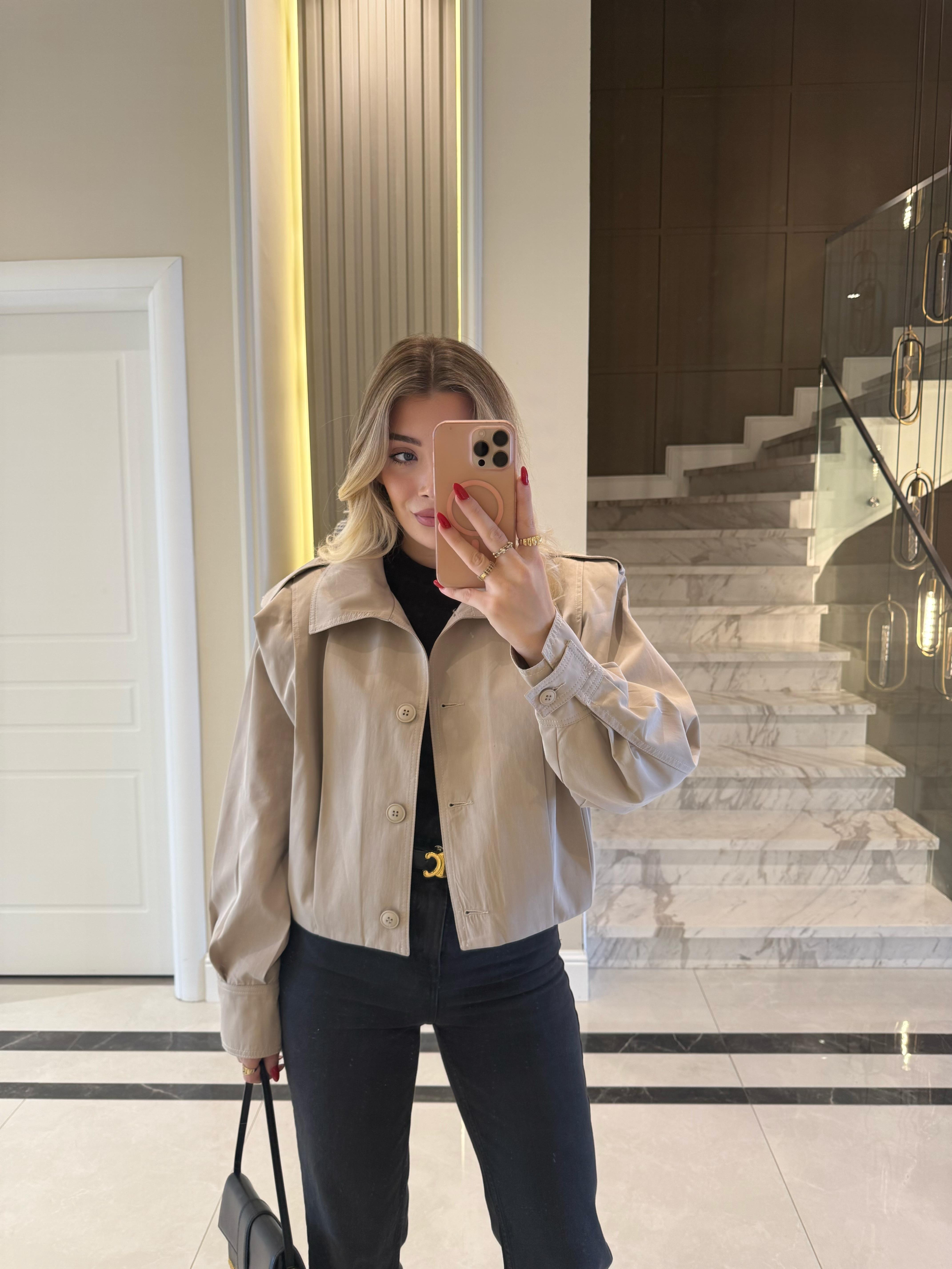 Taş Rengi Dikiş Detaylı Kısa Ceket