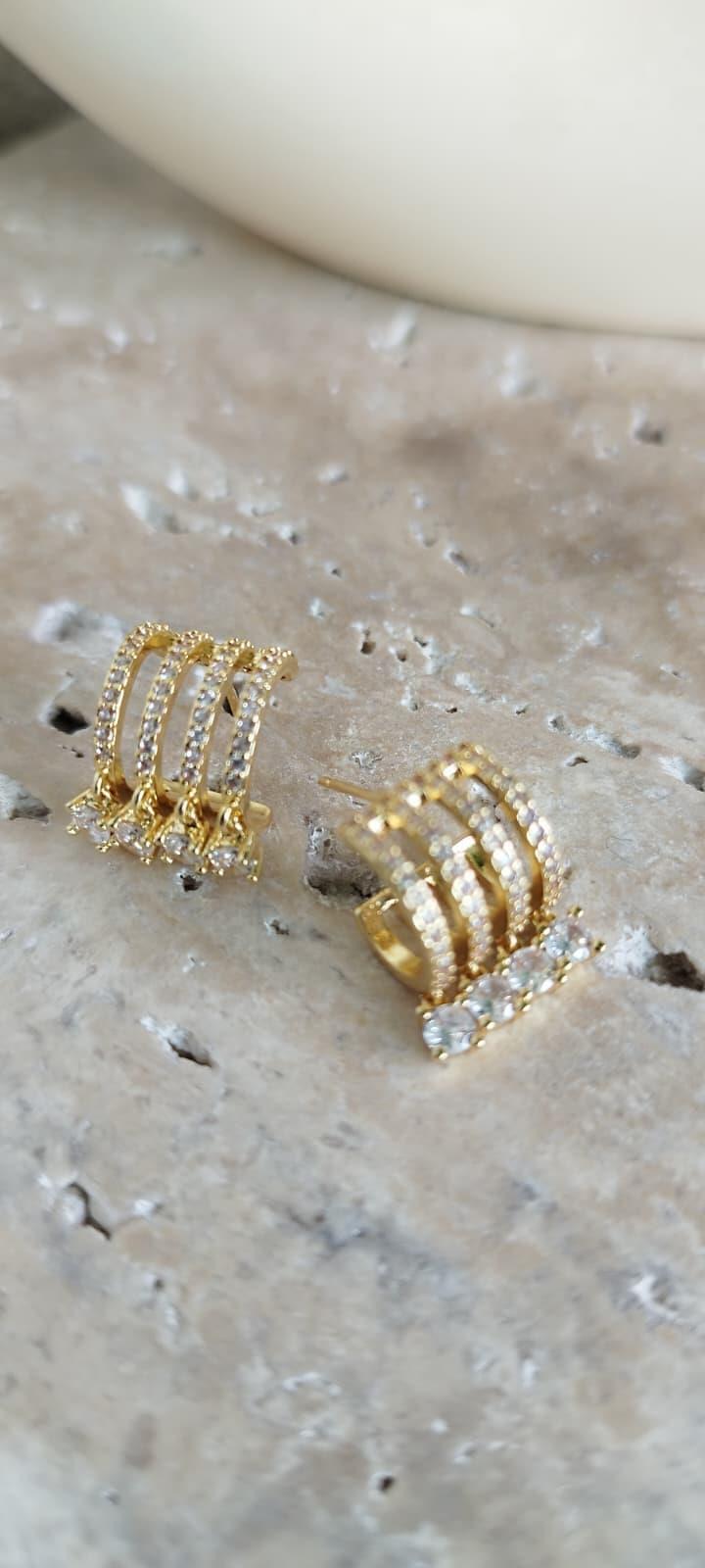 Taşlı Gold Elovora Küpe