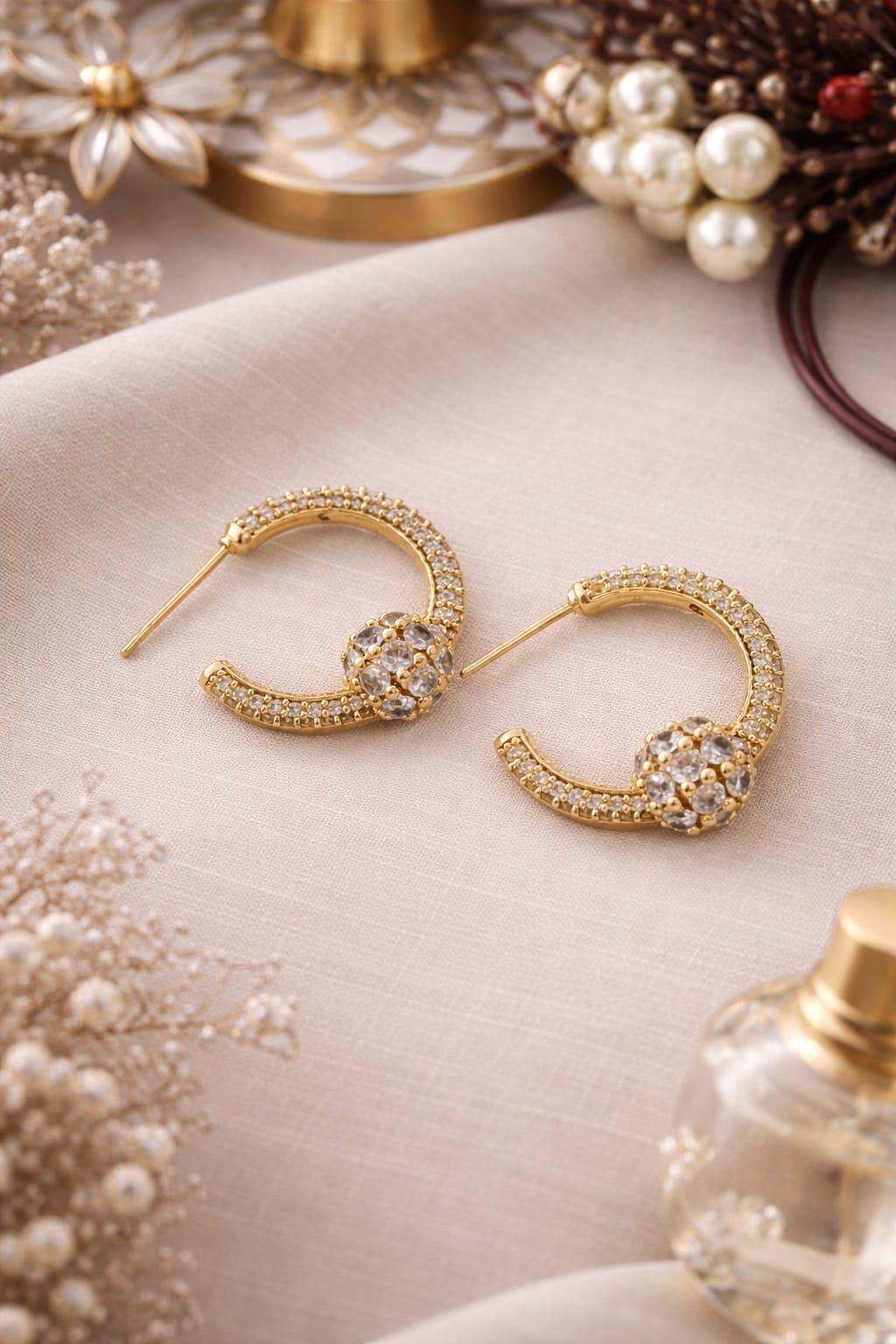 Taşlı Yarım Halka Küpe