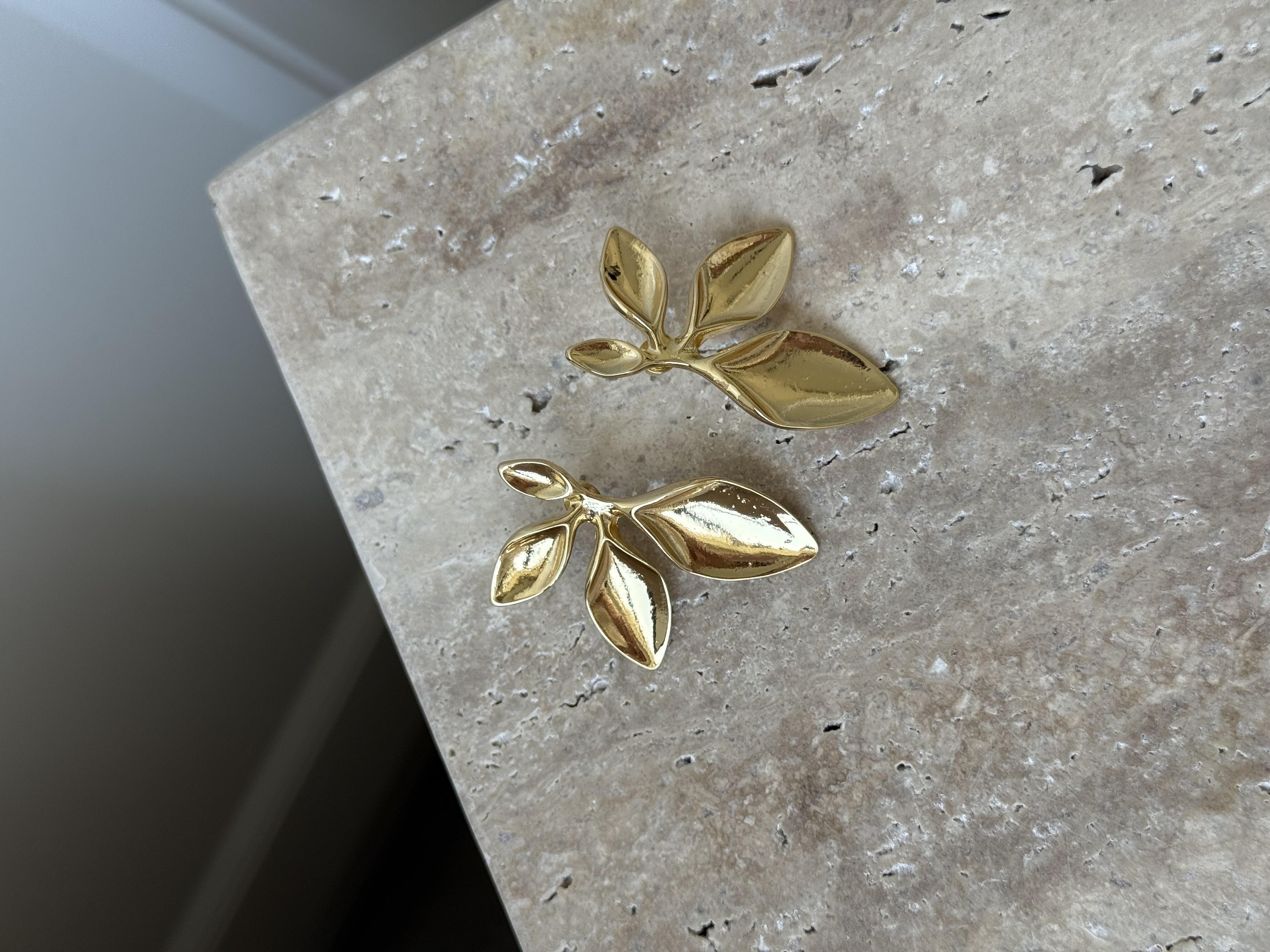 Yarım Gold Yapraklı Küpe