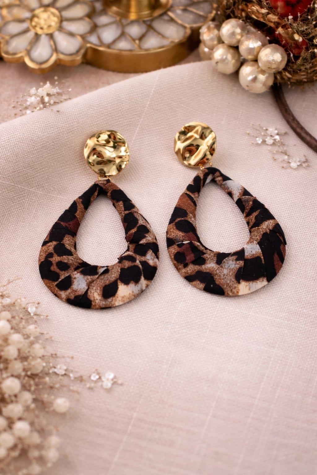 Yeni Leo Gold Detaylı Küpe