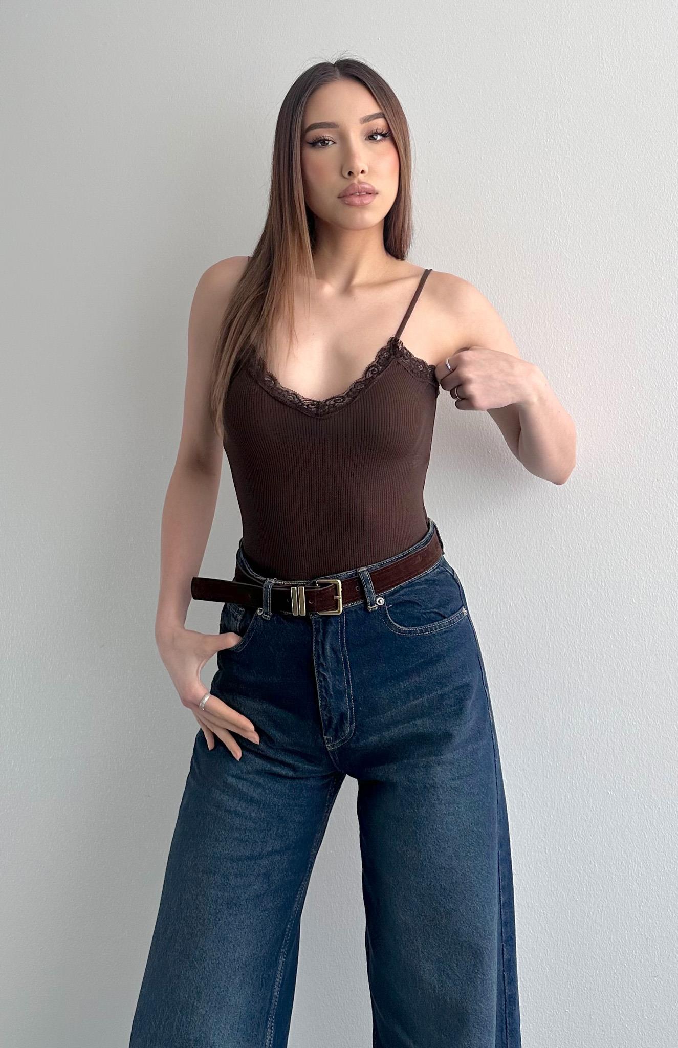 V Yaka Dantelli Askılı Atlet KAHVERENGİ