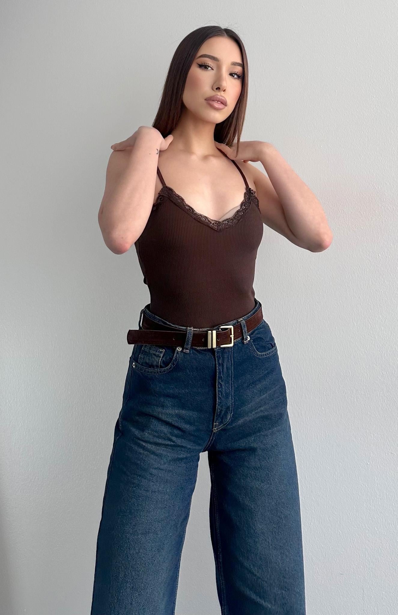 V Yaka Dantelli Askılı Atlet KAHVERENGİ