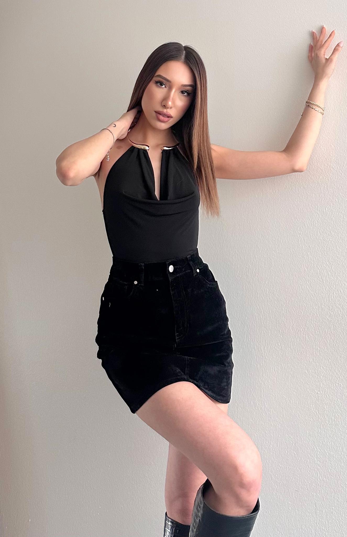 Aksesura Detaylı Bluz SİYAH