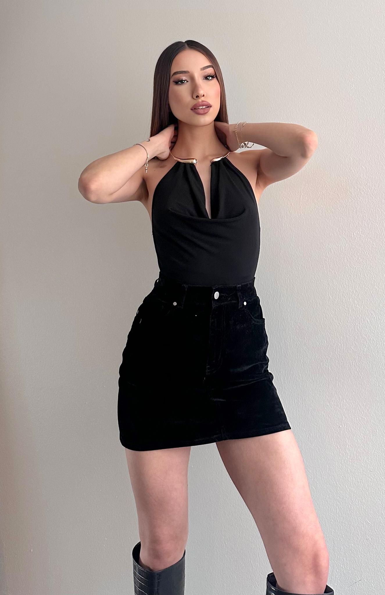 Aksesura Detaylı Bluz SİYAH