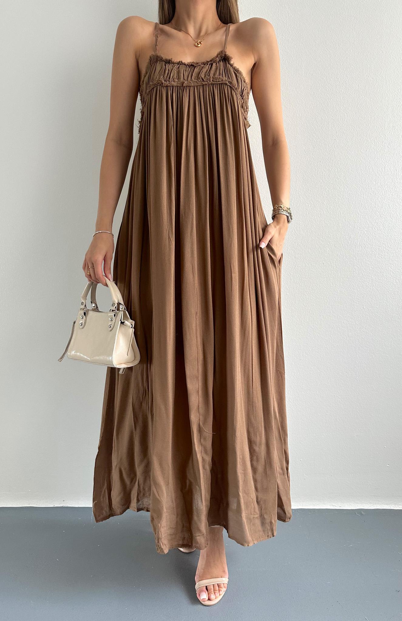 Büzgülü Askılı Cepli Uzun Elbise KAHVERENGİ