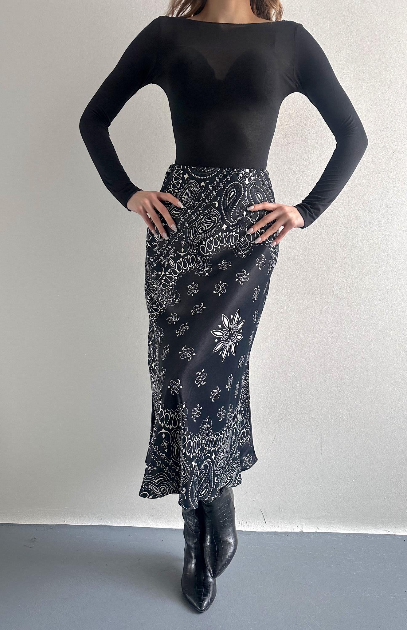 Şal Desen Saten Etek SİYAH