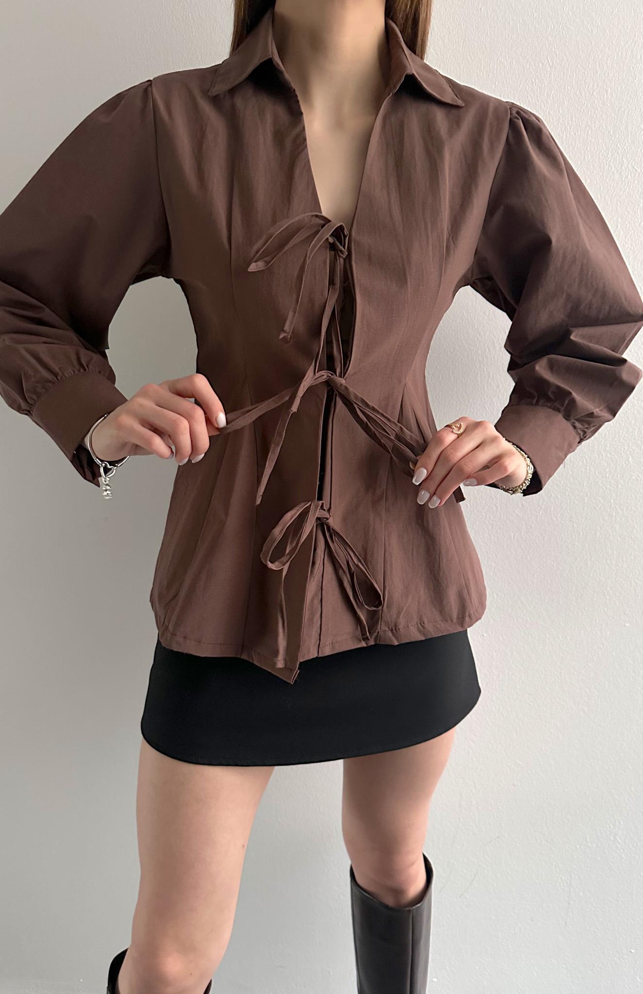 V Yaka Önü Bağlamalı Gömlek KAHVERENGİ