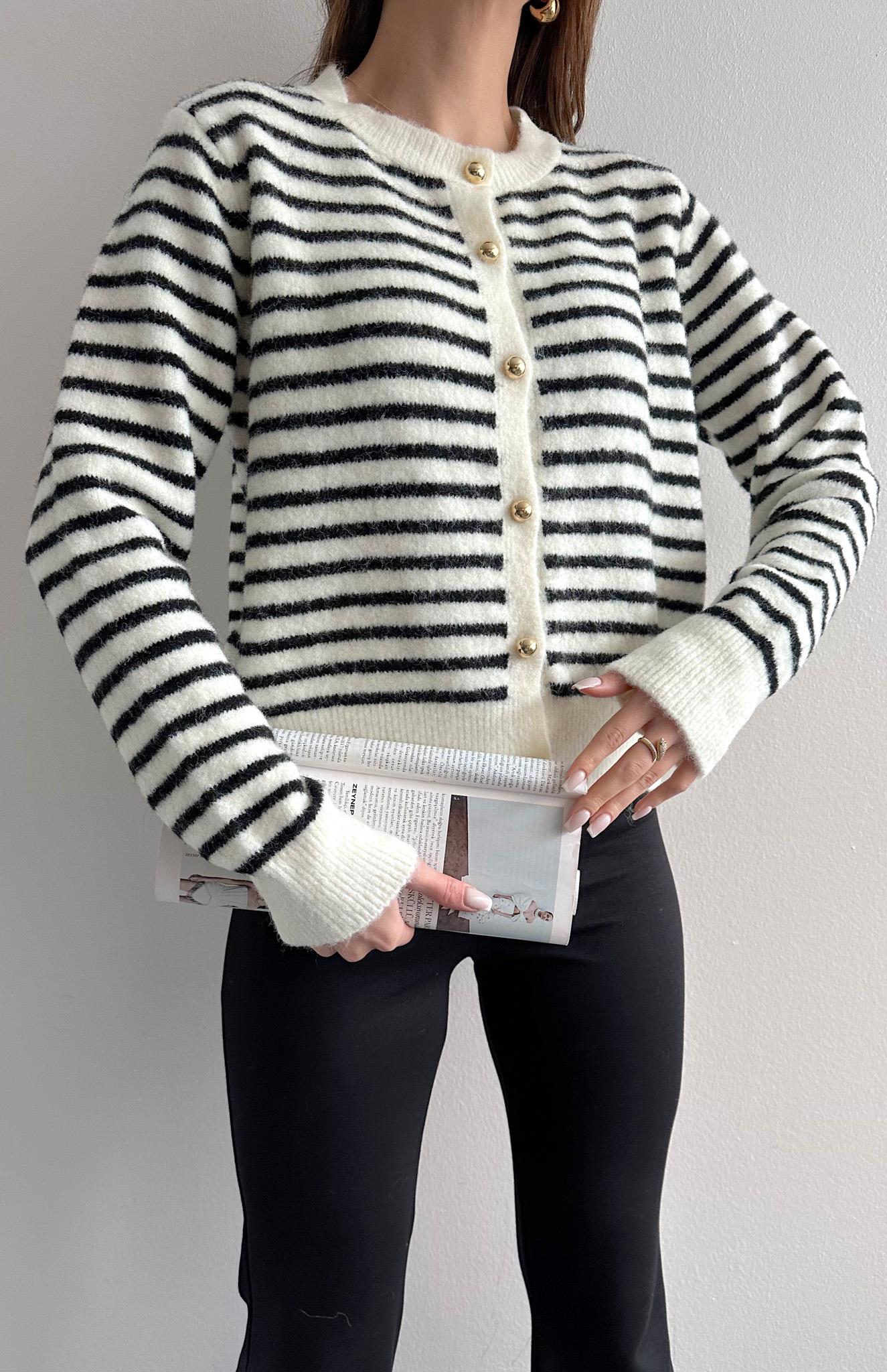 Gold Düğmeli Çizgili Hırka EKRU