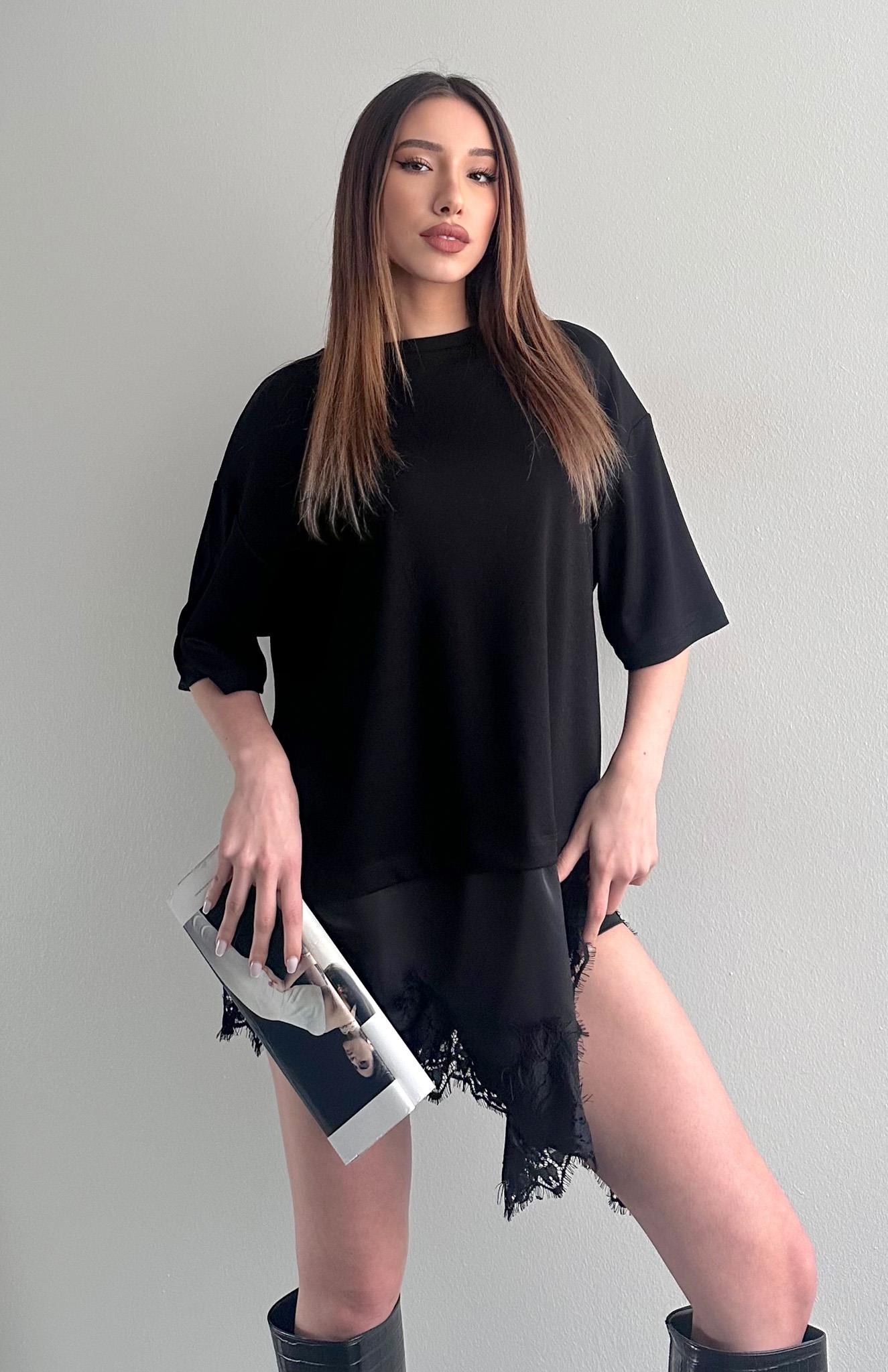 Eteği Dantelli Tshırt SİYAH