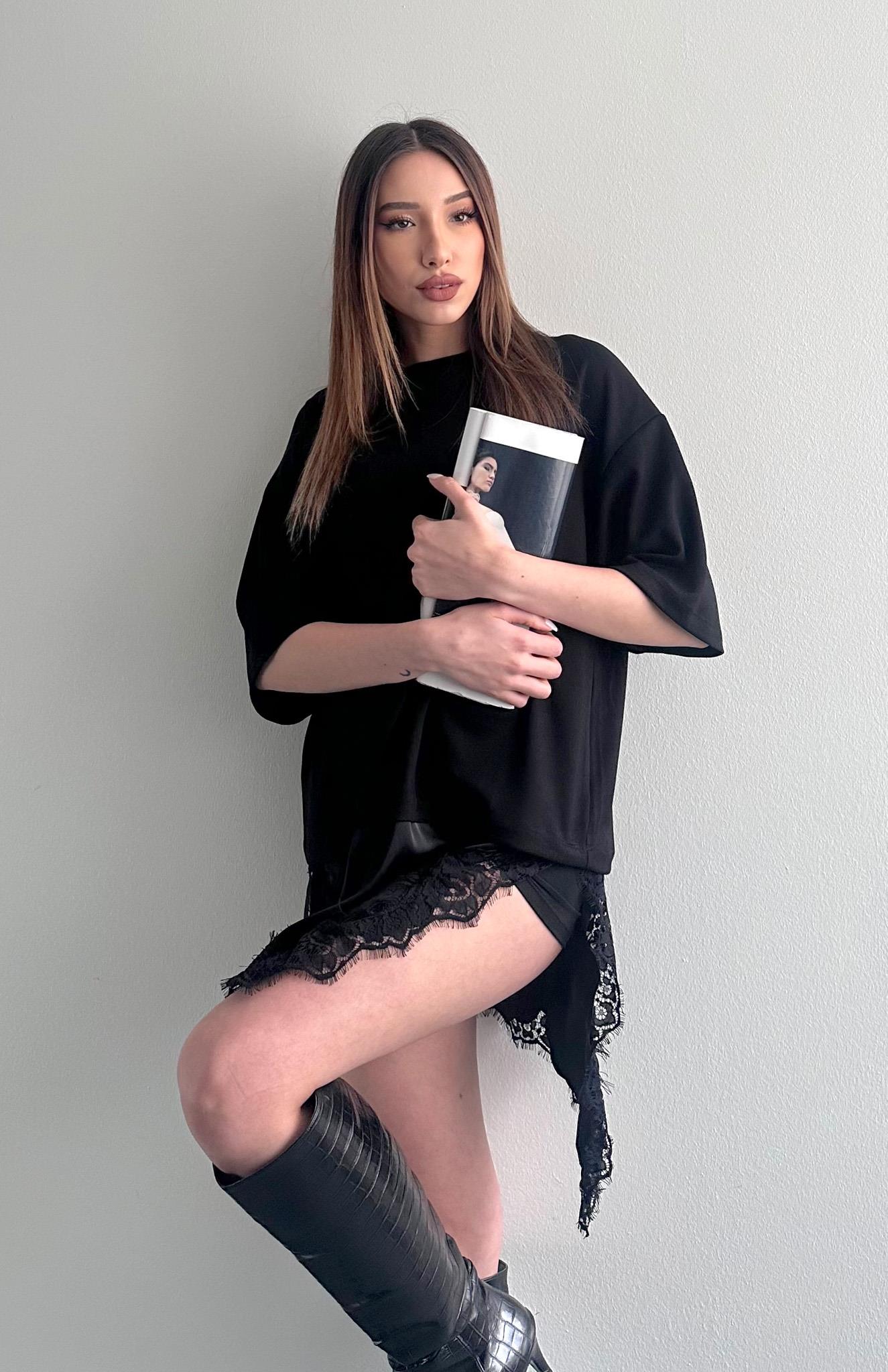 Eteği Dantelli Tshırt SİYAH