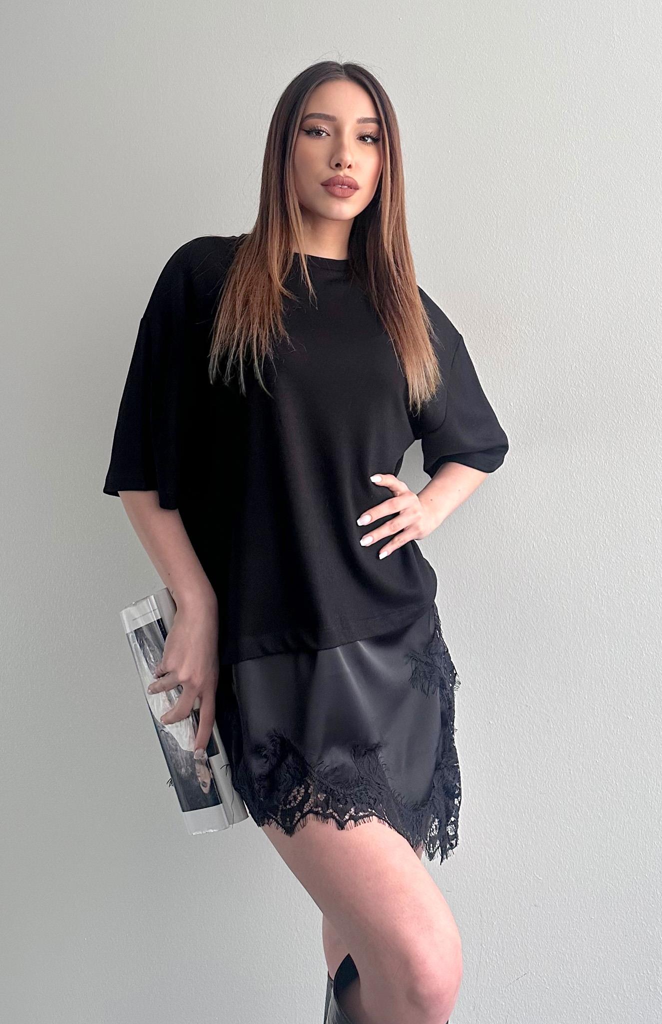 Eteği Dantelli Tshırt SİYAH