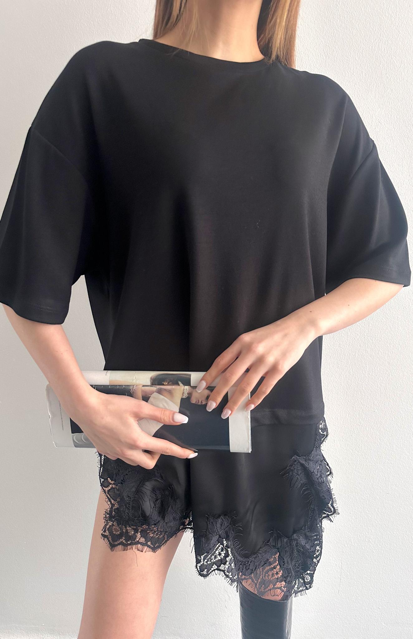 Eteği Dantelli Tshırt SİYAH