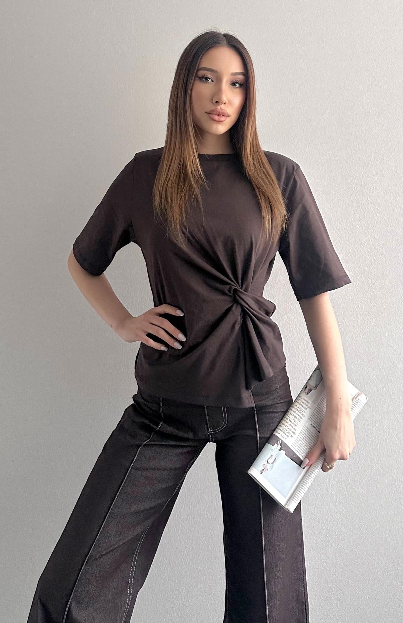 Omzu Vatkalı Yanı Düğümlü T-shirt KAHVERENGİ