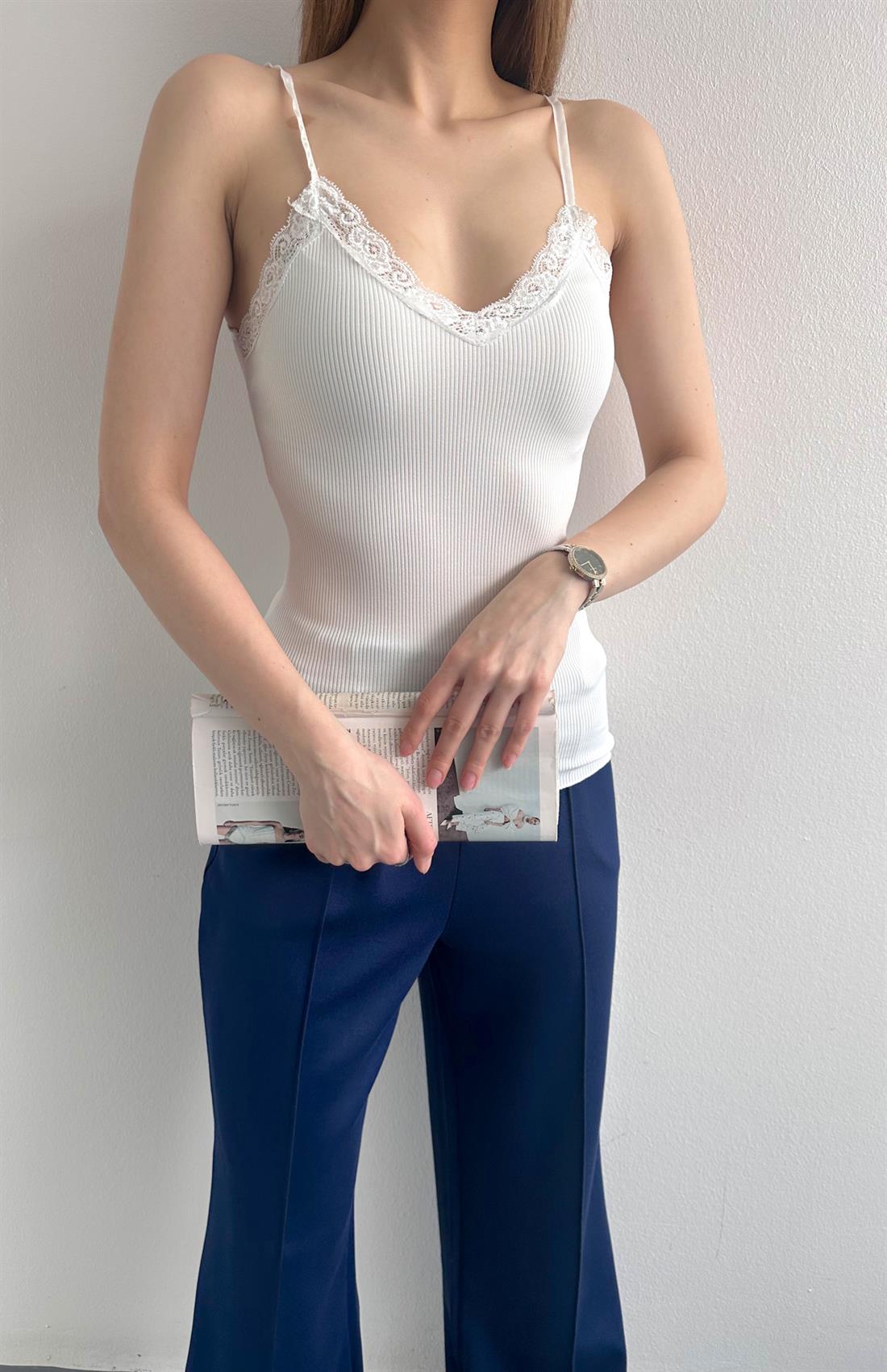 V Yaka Dantelli Askılı Atlet EKRU