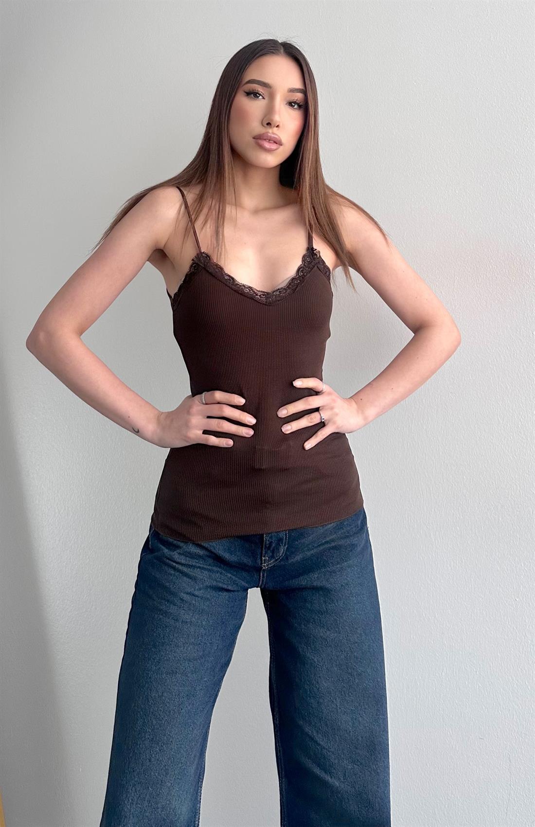 V Yaka Dantelli Askılı Atlet KAHVERENGİ