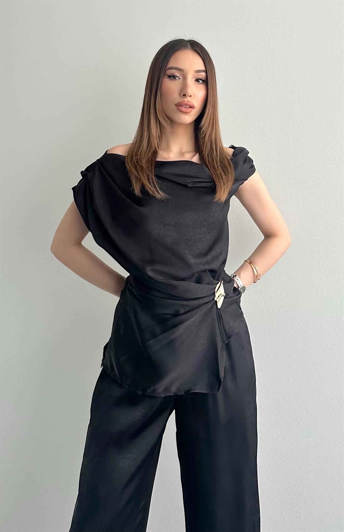 Aksesuar Detaylı Bluz SİYAH