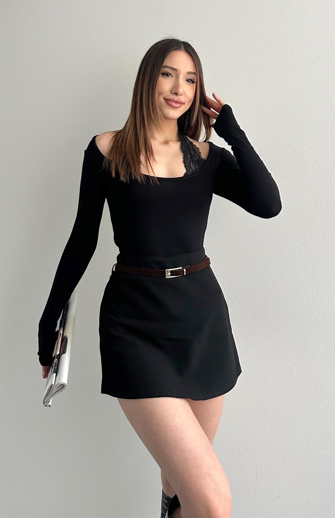 Boyundan Dantelli Bluz SİYAH