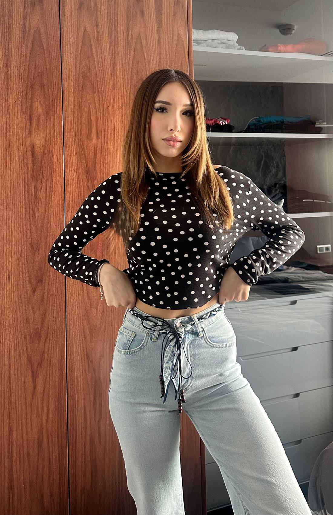 Kayık Yaka Puantiyeli Bluz SİYAH
