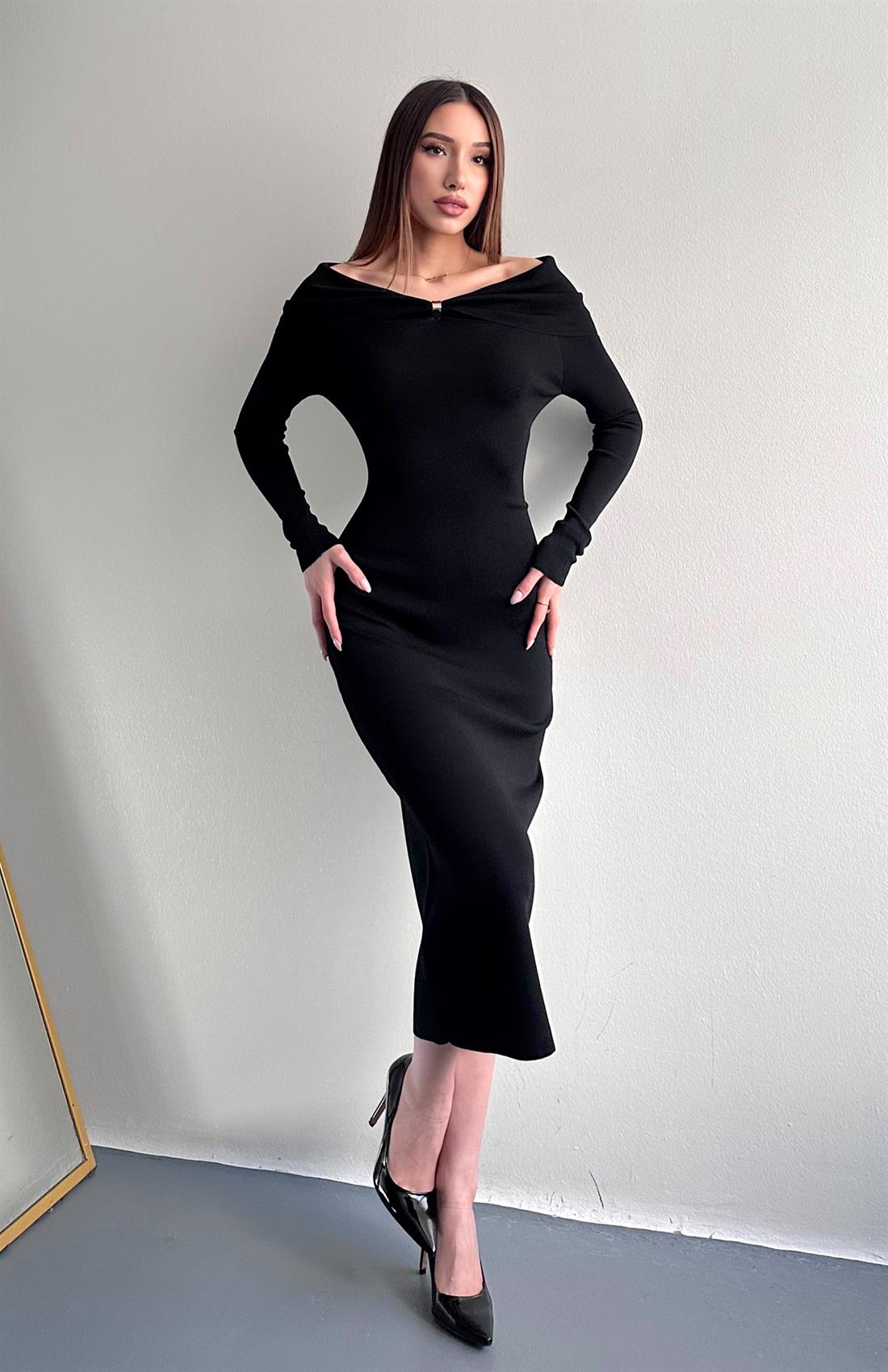 Barkot Yaka Aksesuar Detaylı Triko Elbise SİYAH