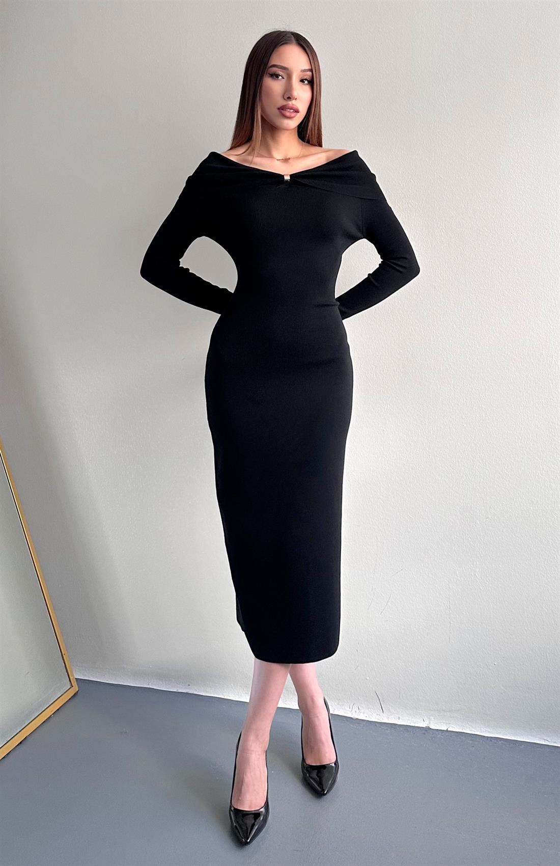 Barkot Yaka Aksesuar Detaylı Triko Elbise SİYAH