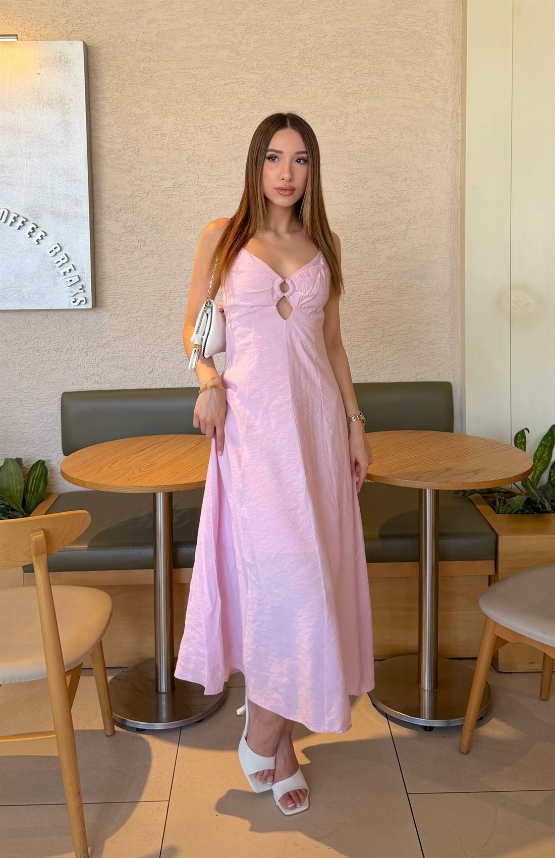 V Yaka Askılı Dekolte Elbise PEMBE