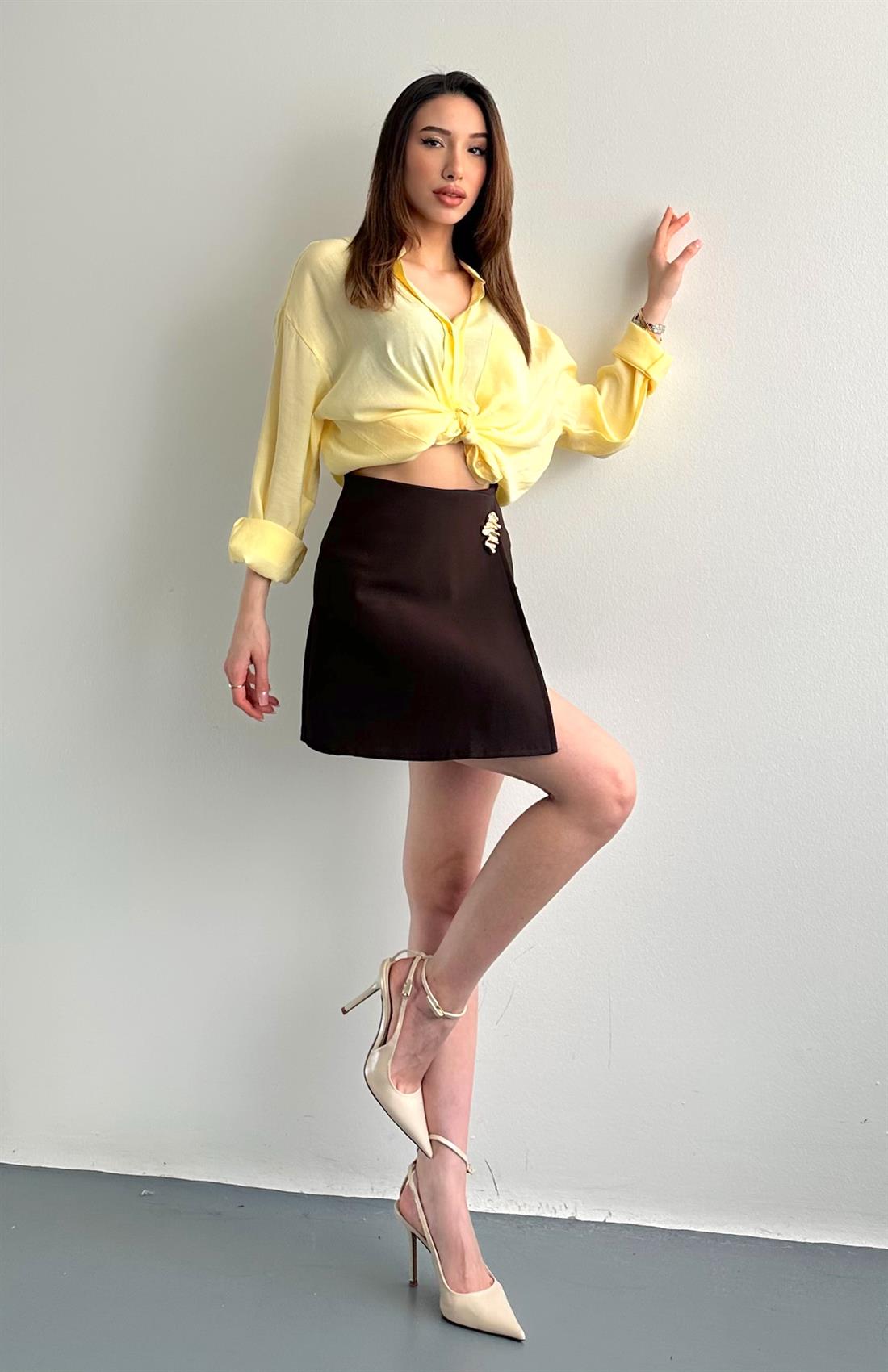 Aksesuar Detaylı Şort Etek KAHVERENGİ