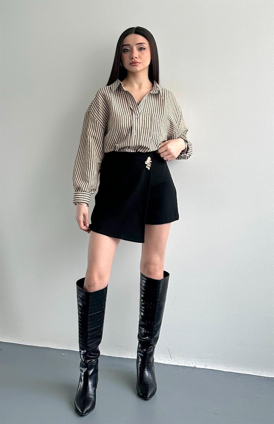 Aksesuar Detaylı Şort Etek SİYAH