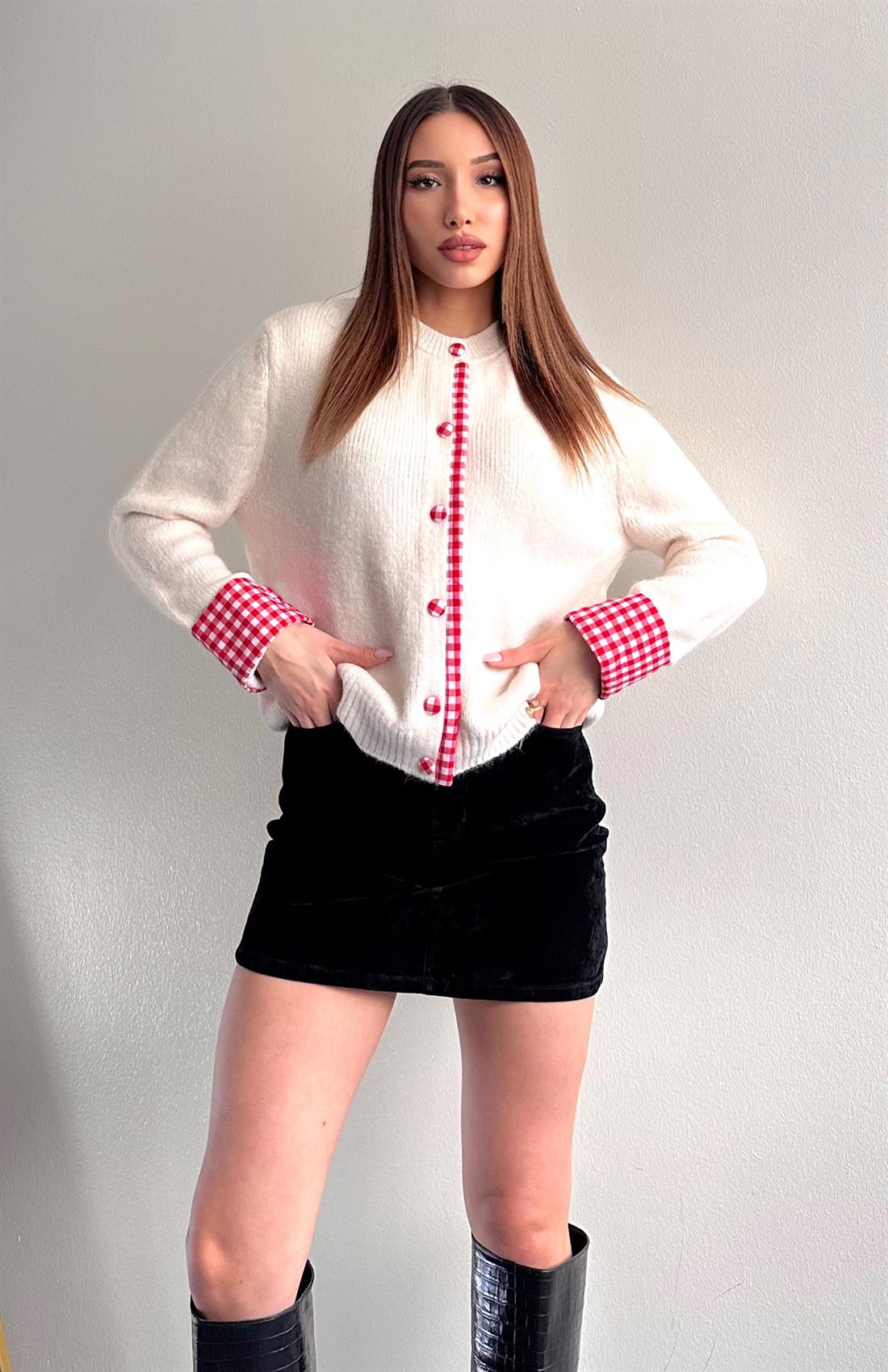 Önü Ve Kolları Ekose Detaylı Hırka KREM