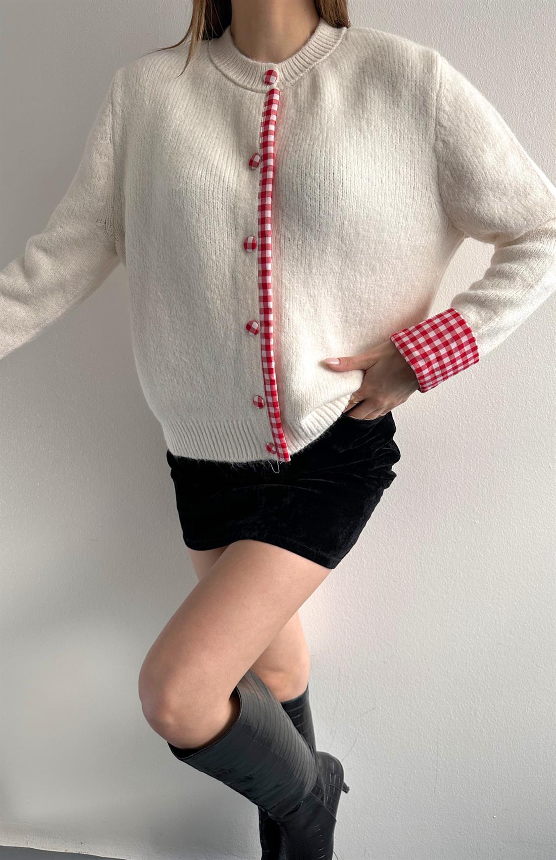 Önü Ve Kolları Ekose Detaylı Hırka KREM