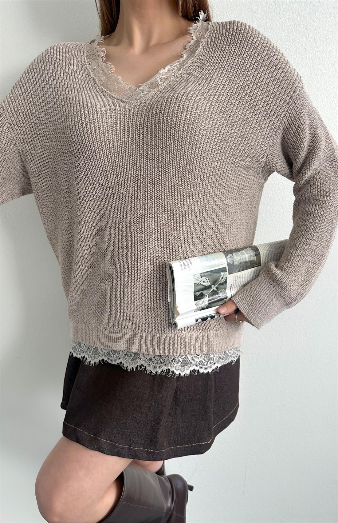 Yakadan Dantelli Atlet TAŞ