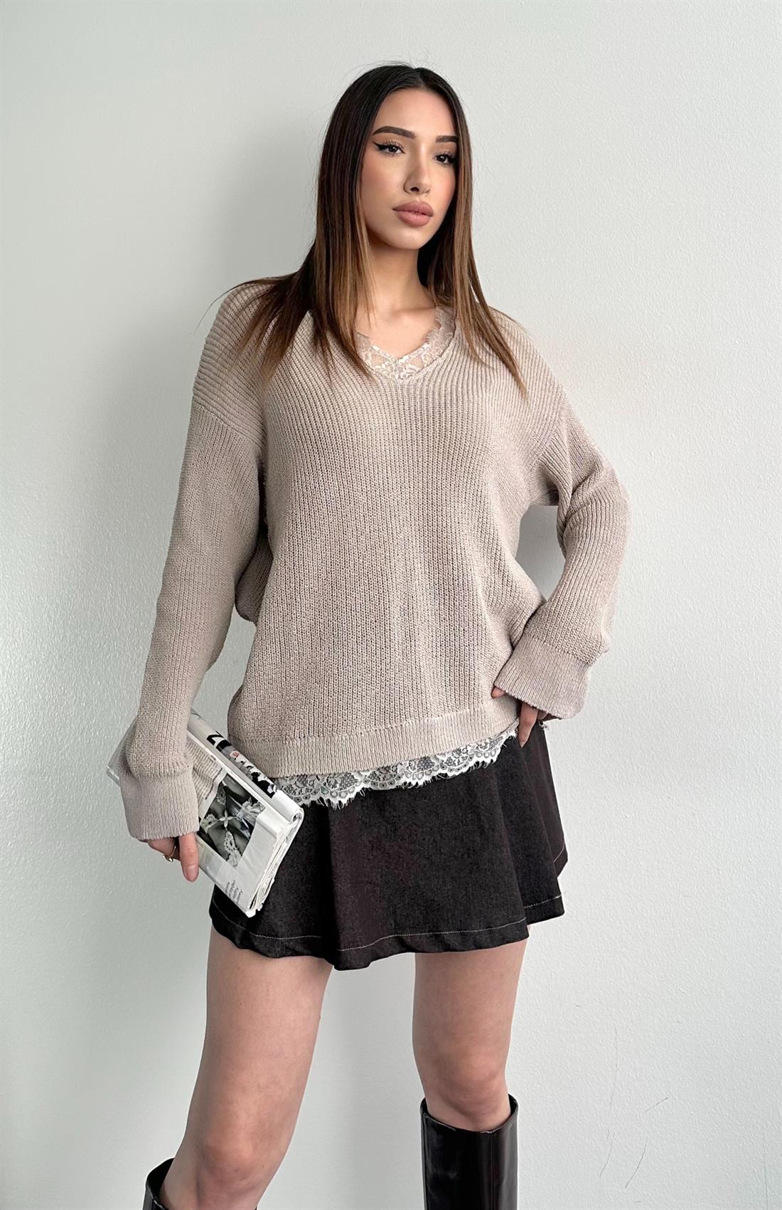 Yakadan Dantelli Atlet TAŞ