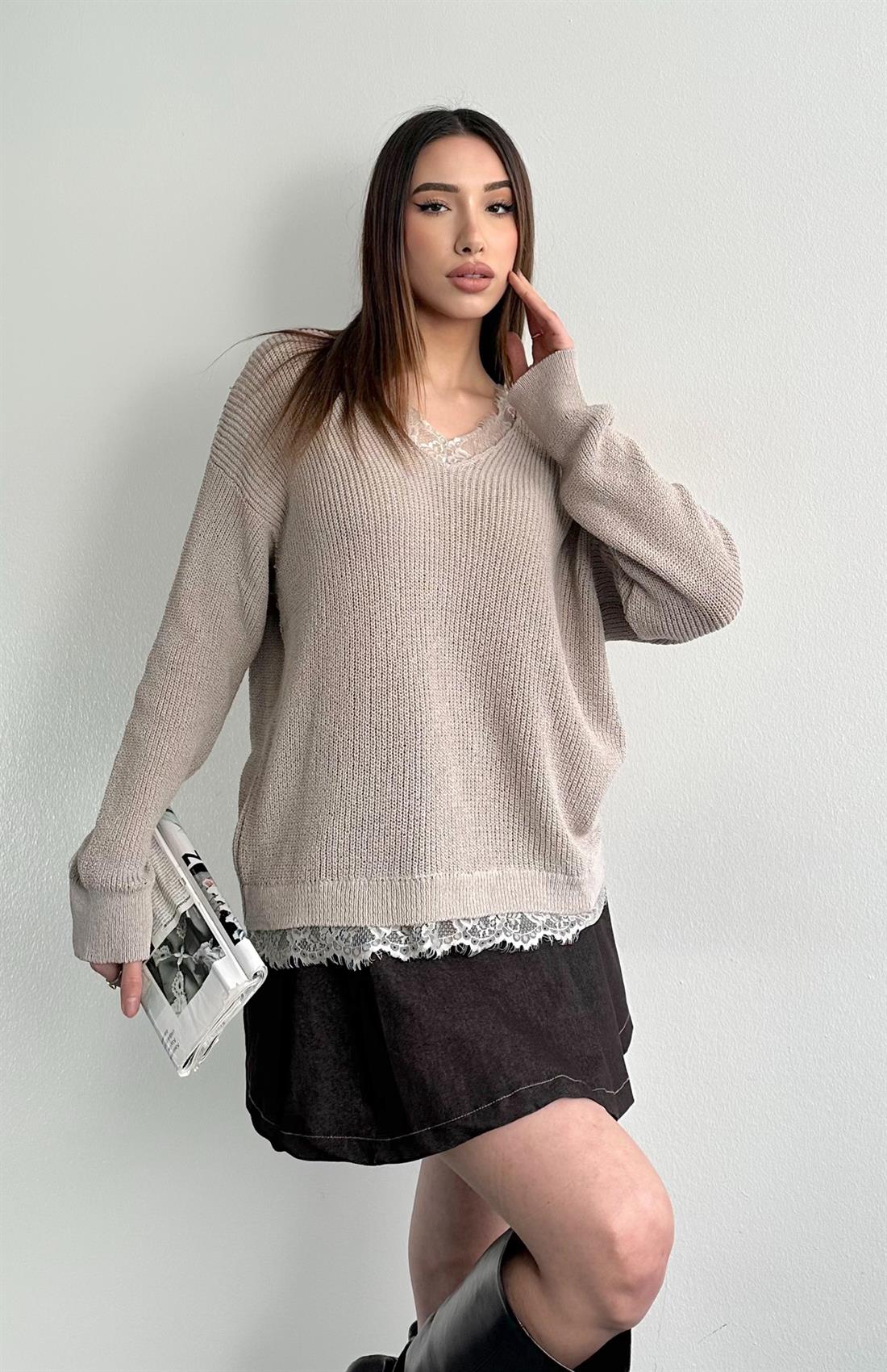 Yakadan Dantelli Atlet TAŞ