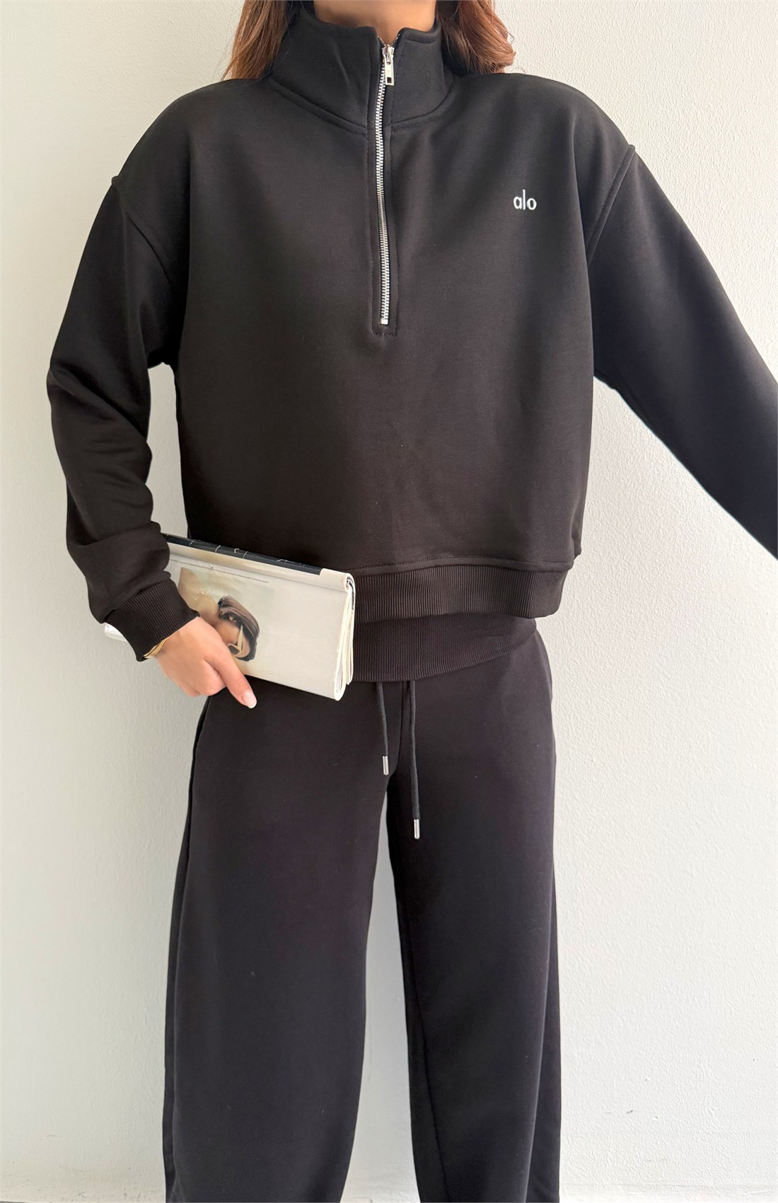 Önü Fermuarlı Marka Sweatshırt SİYAH